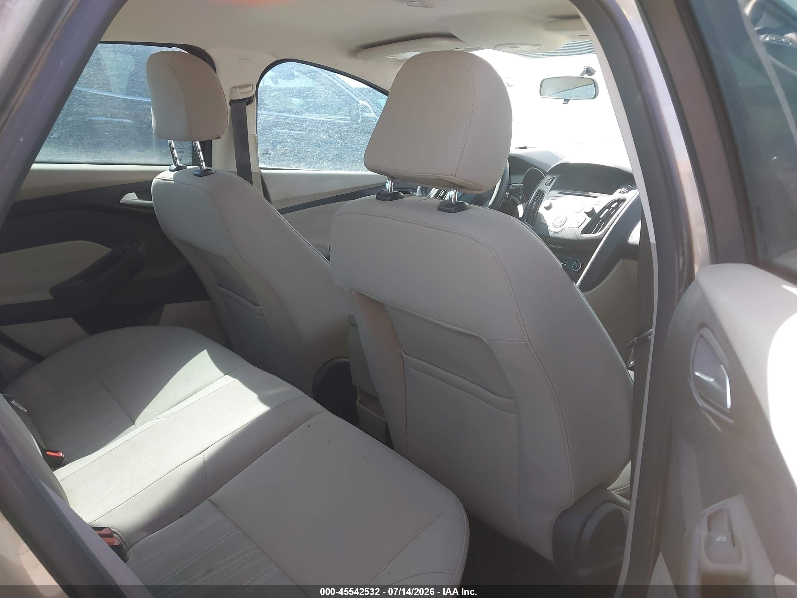 2015 Ford Focus Se Beige vin: 1FADP3F28FL261249