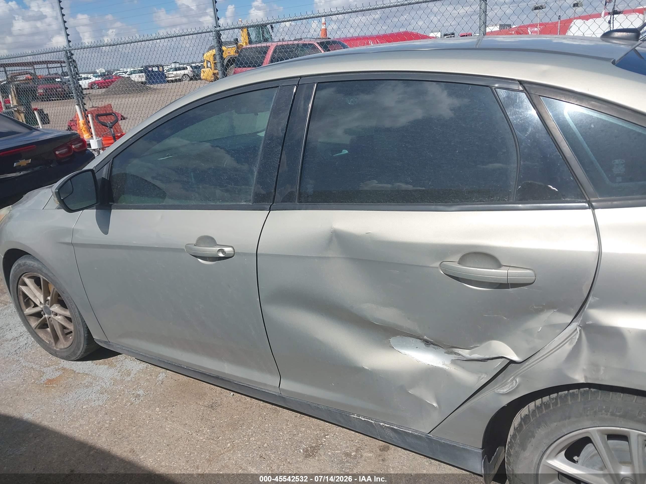 2015 Ford Focus Se Beige vin: 1FADP3F28FL261249