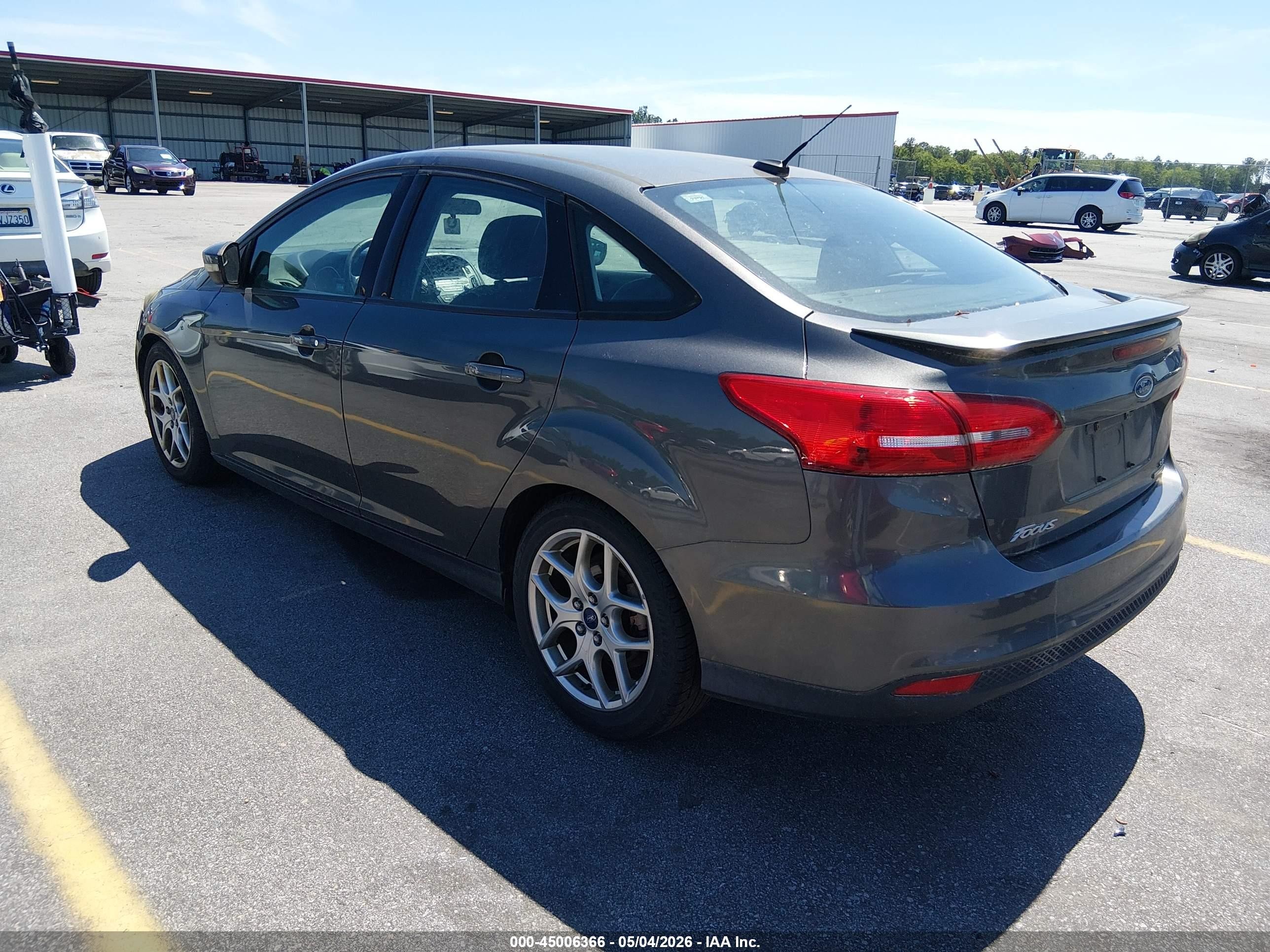 2015 Ford Focus Se Gray vin: 1FADP3F28FL274051