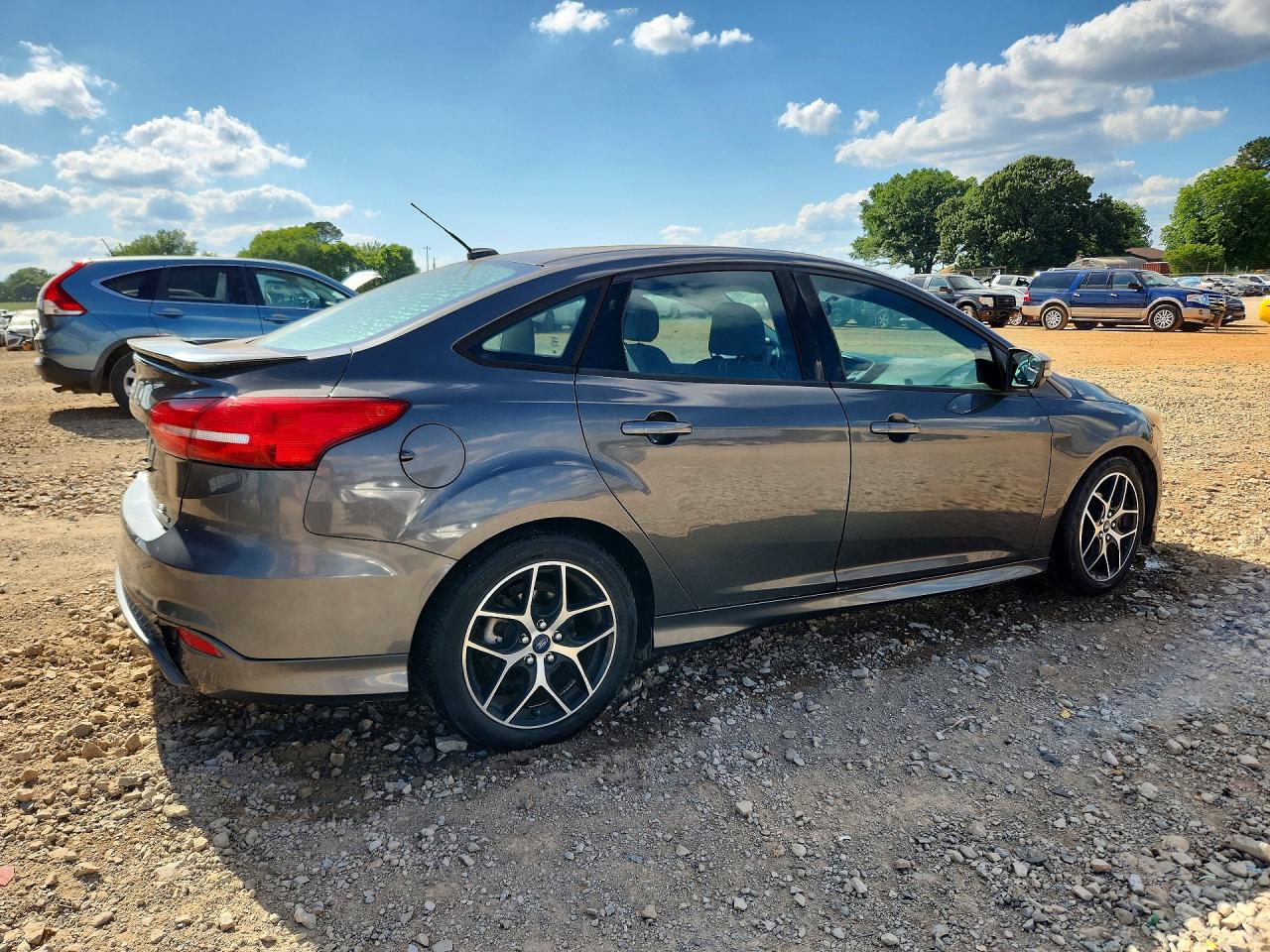 2015 Ford Focus Se Gray vin: 1FADP3F28FL285681