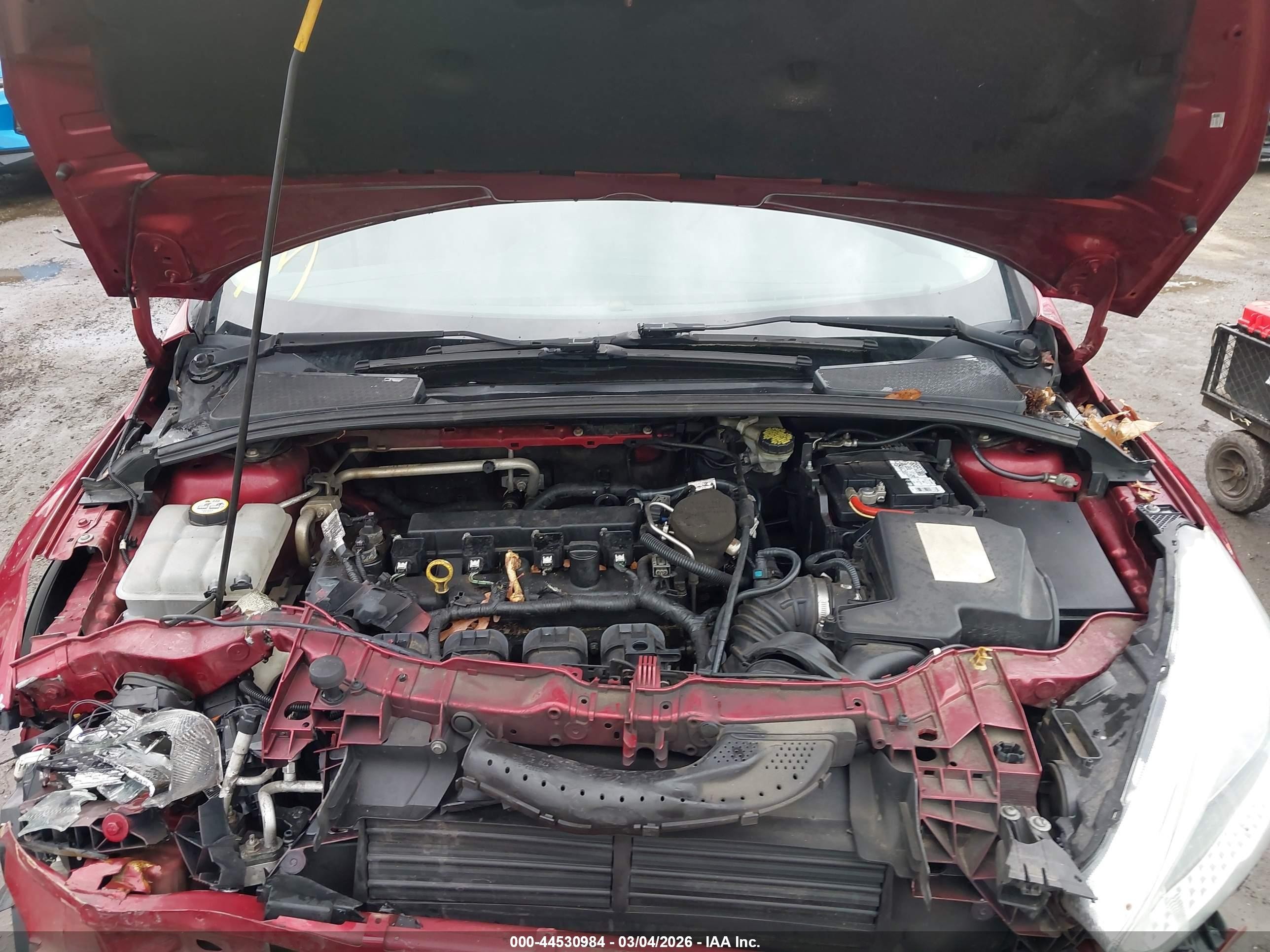 2015 Ford Focus Se Red vin: 1FADP3F28FL291500