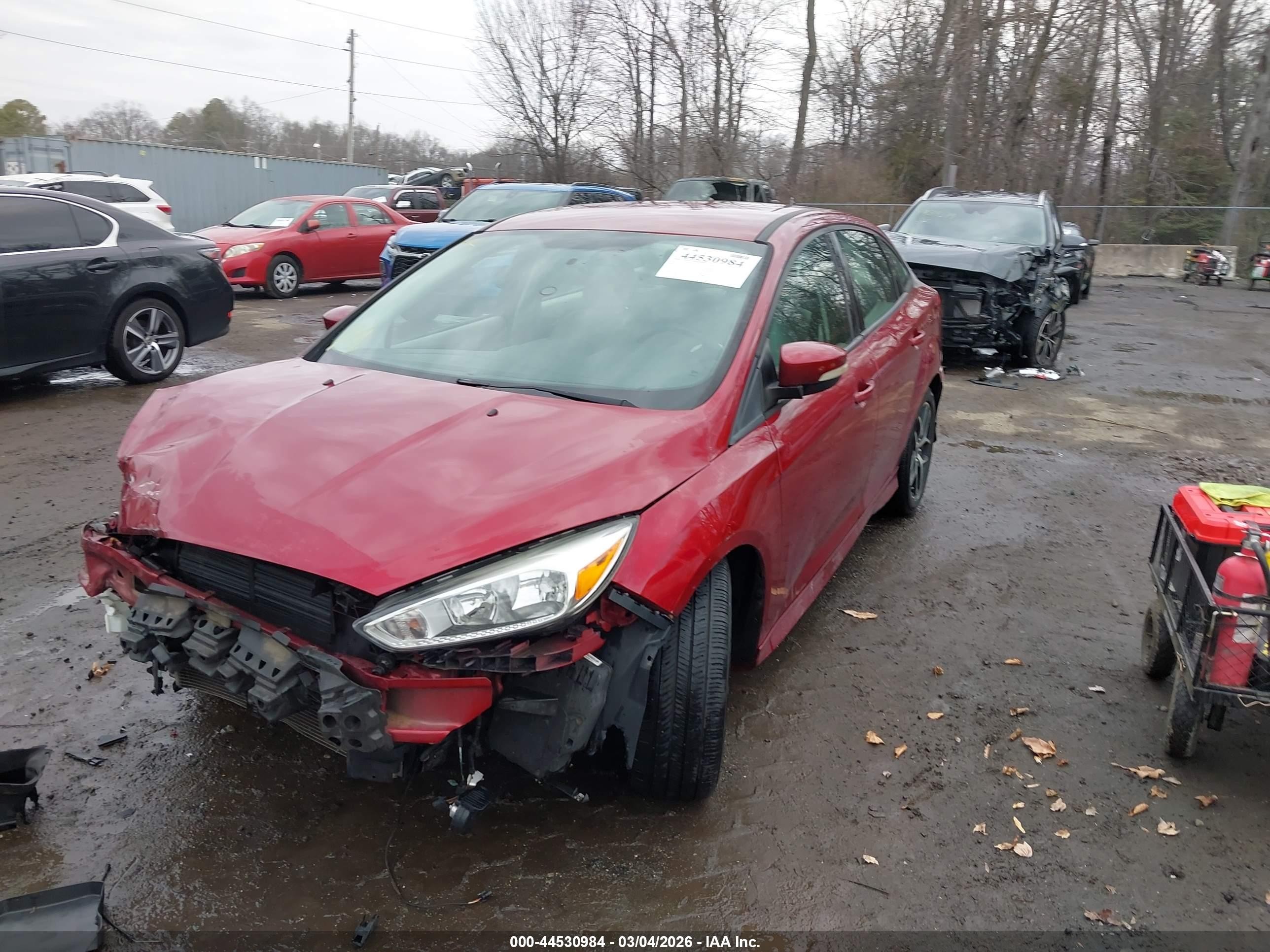 2015 Ford Focus Se Red vin: 1FADP3F28FL291500