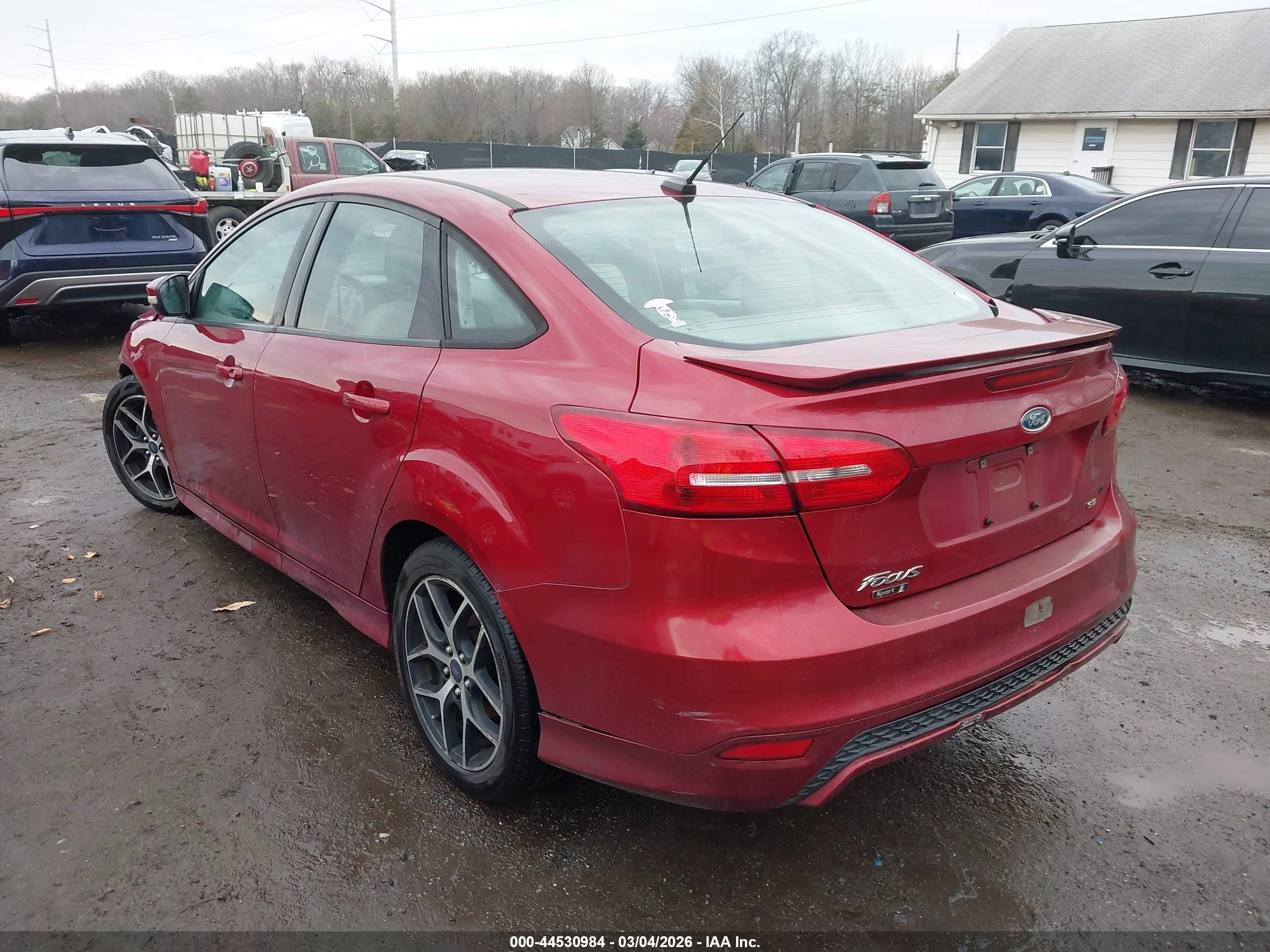 2015 Ford Focus Se Red vin: 1FADP3F28FL291500
