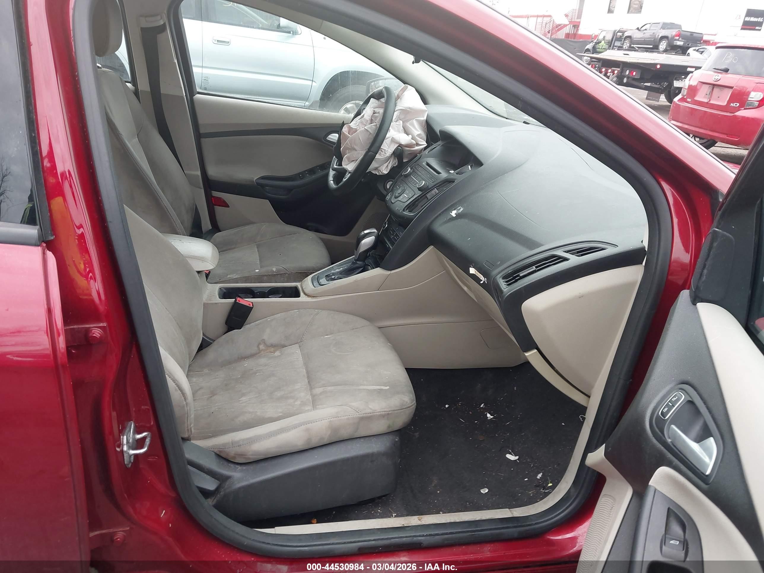 2015 Ford Focus Se Red vin: 1FADP3F28FL291500