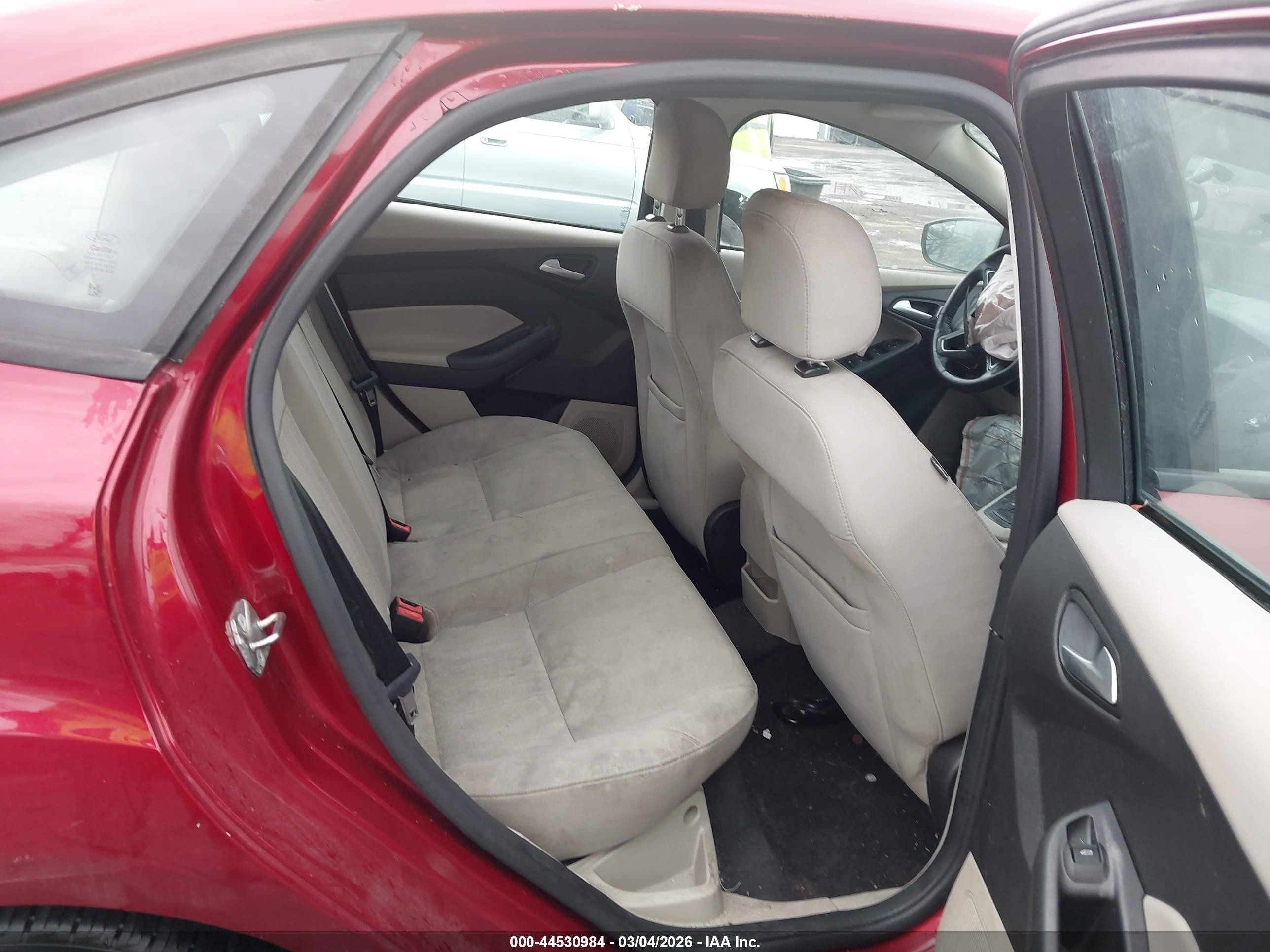 2015 Ford Focus Se Red vin: 1FADP3F28FL291500