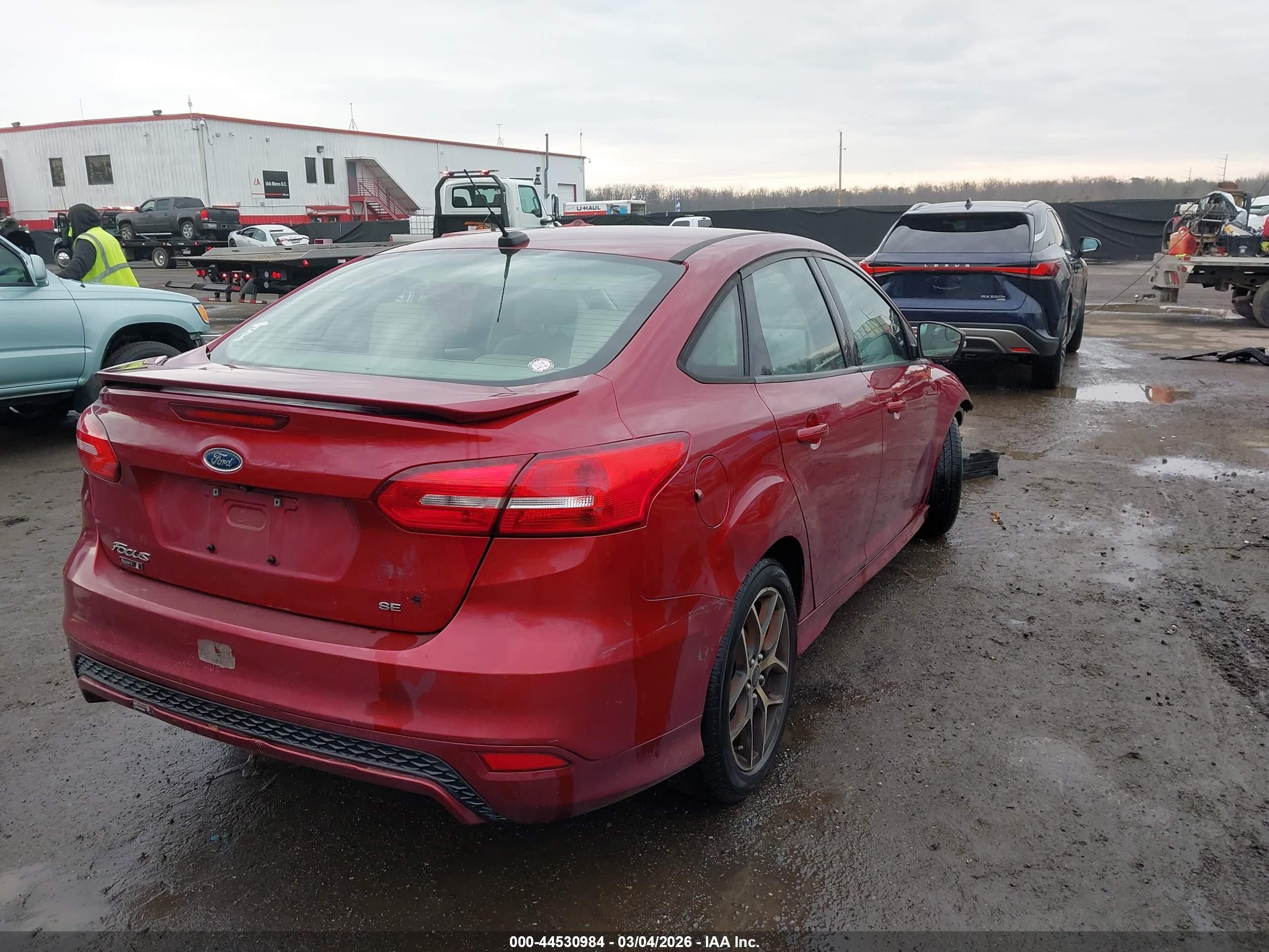 2015 Ford Focus Se Red vin: 1FADP3F28FL291500