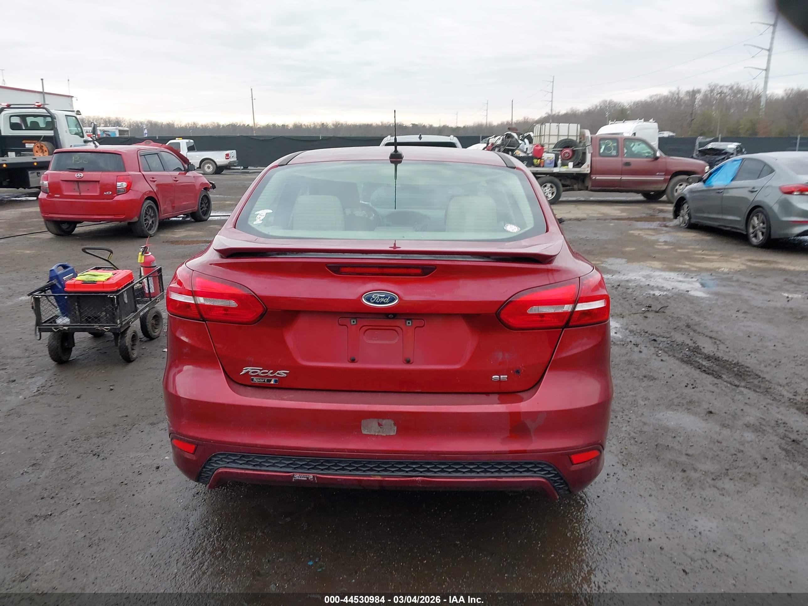 2015 Ford Focus Se Red vin: 1FADP3F28FL291500