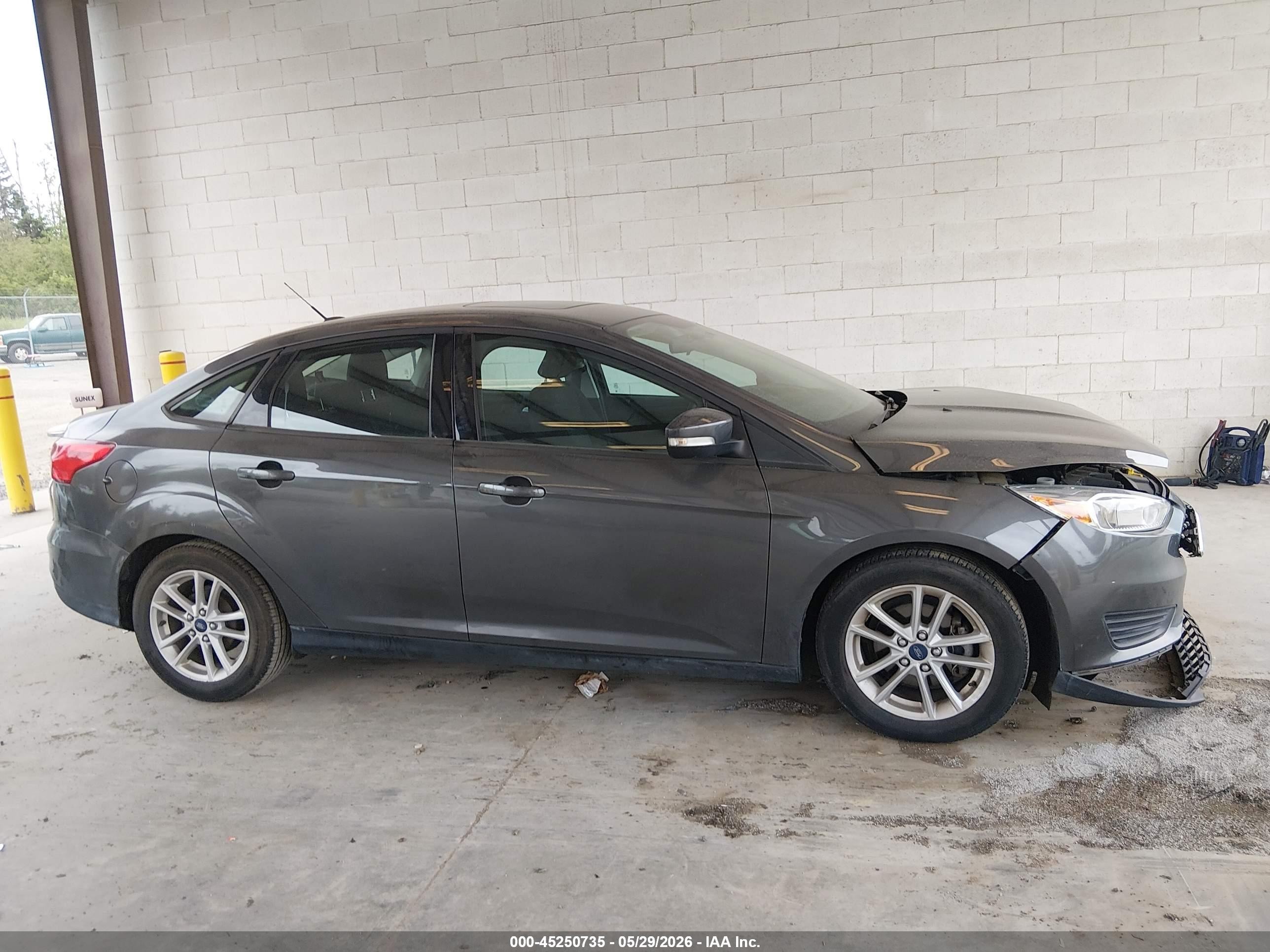 2015 Ford Focus Se Gray vin: 1FADP3F28FL294073