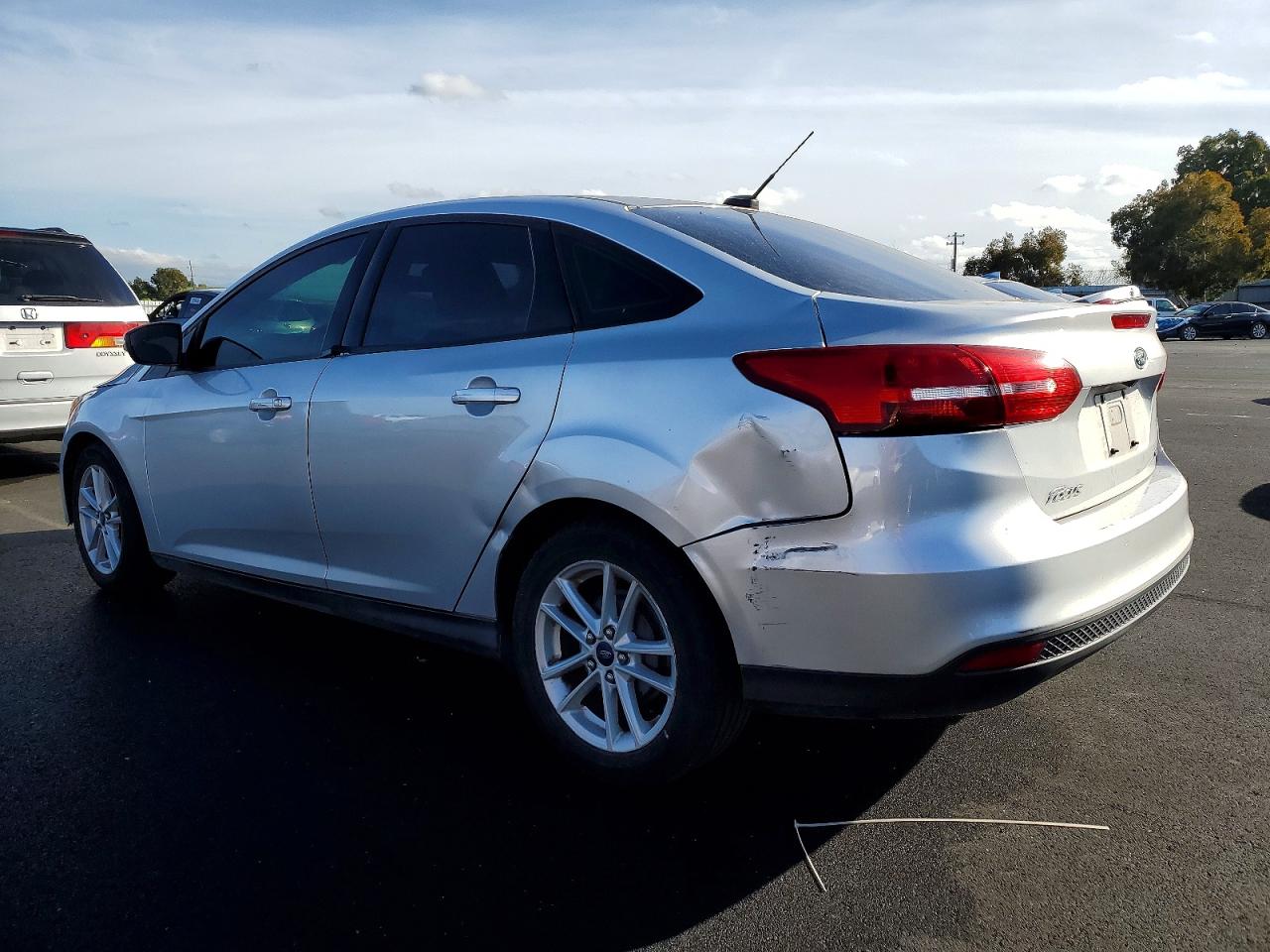 2015 Ford Focus Se Серебряный vin: 1FADP3F28FL307646