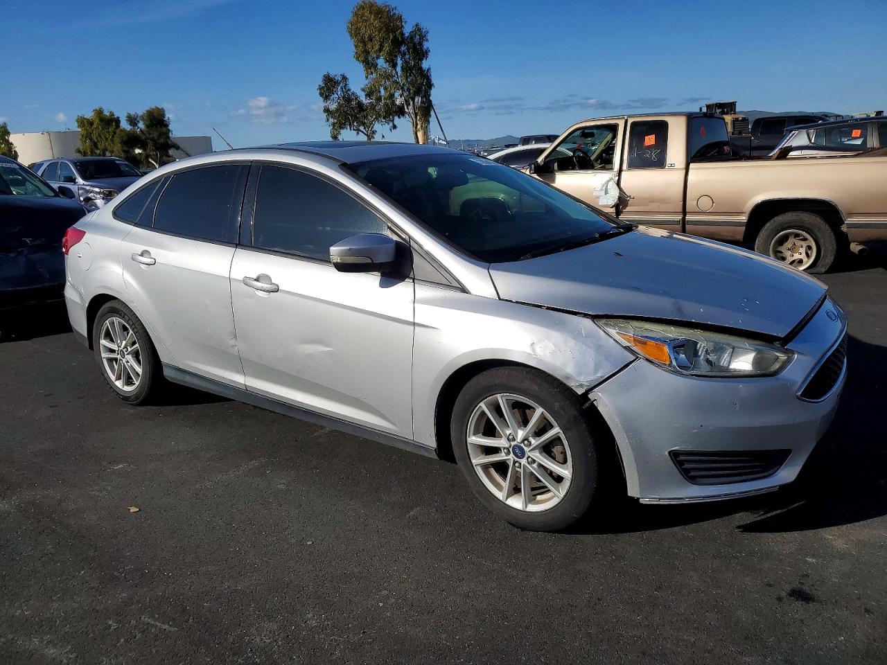 2015 Ford Focus Se Серебряный vin: 1FADP3F28FL307646