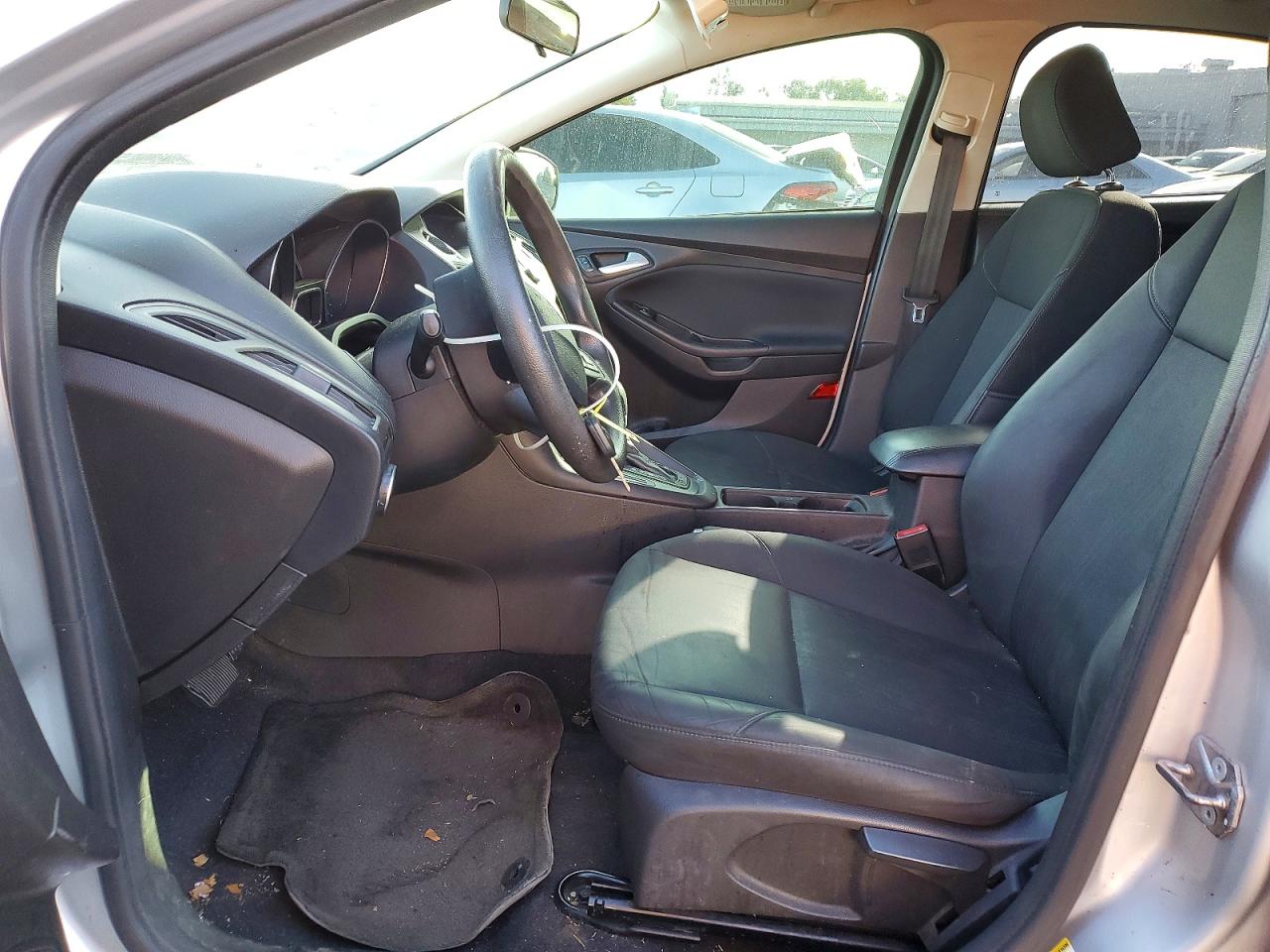 2015 Ford Focus Se Серебряный vin: 1FADP3F28FL307646