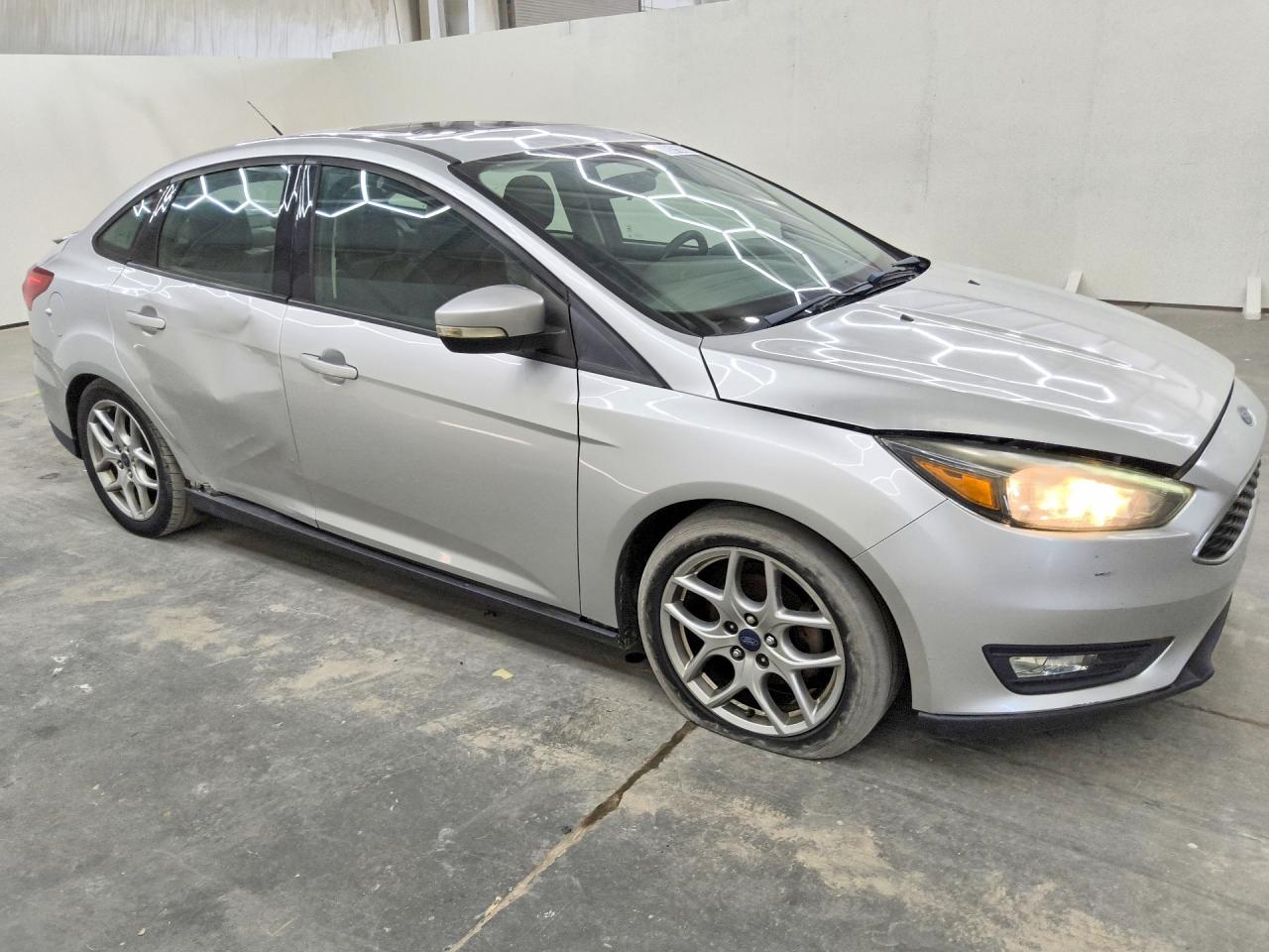 2015 Ford Focus Se Silver vin: 1FADP3F28FL318596