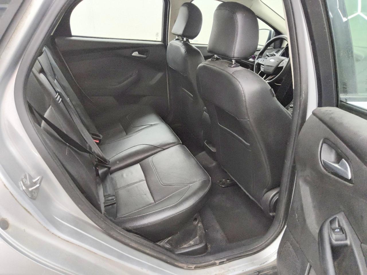 2015 Ford Focus Se Silver vin: 1FADP3F28FL318596