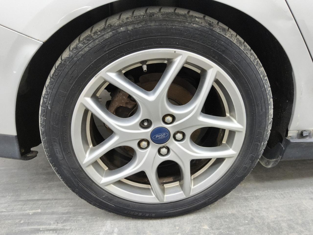 2015 Ford Focus Se Silver vin: 1FADP3F28FL318596 Damage: Right Rear Wheel, Curb Rash, 1 To 2 Inches