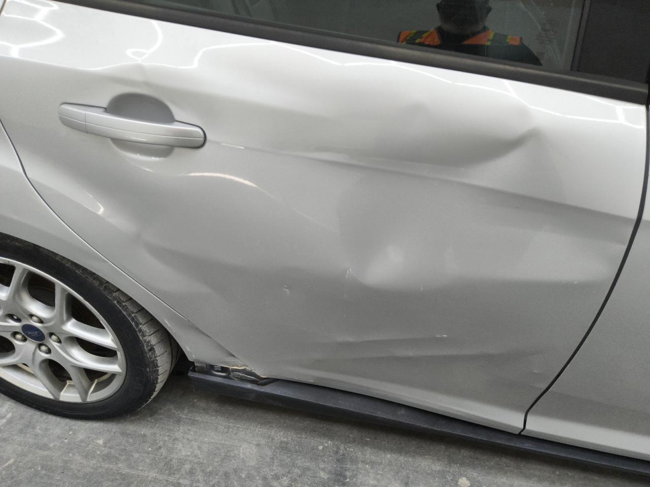 2015 Ford Focus Se Silver vin: 1FADP3F28FL318596 Damage: Right Rocker Panel Molding, Broken, Replacement Required