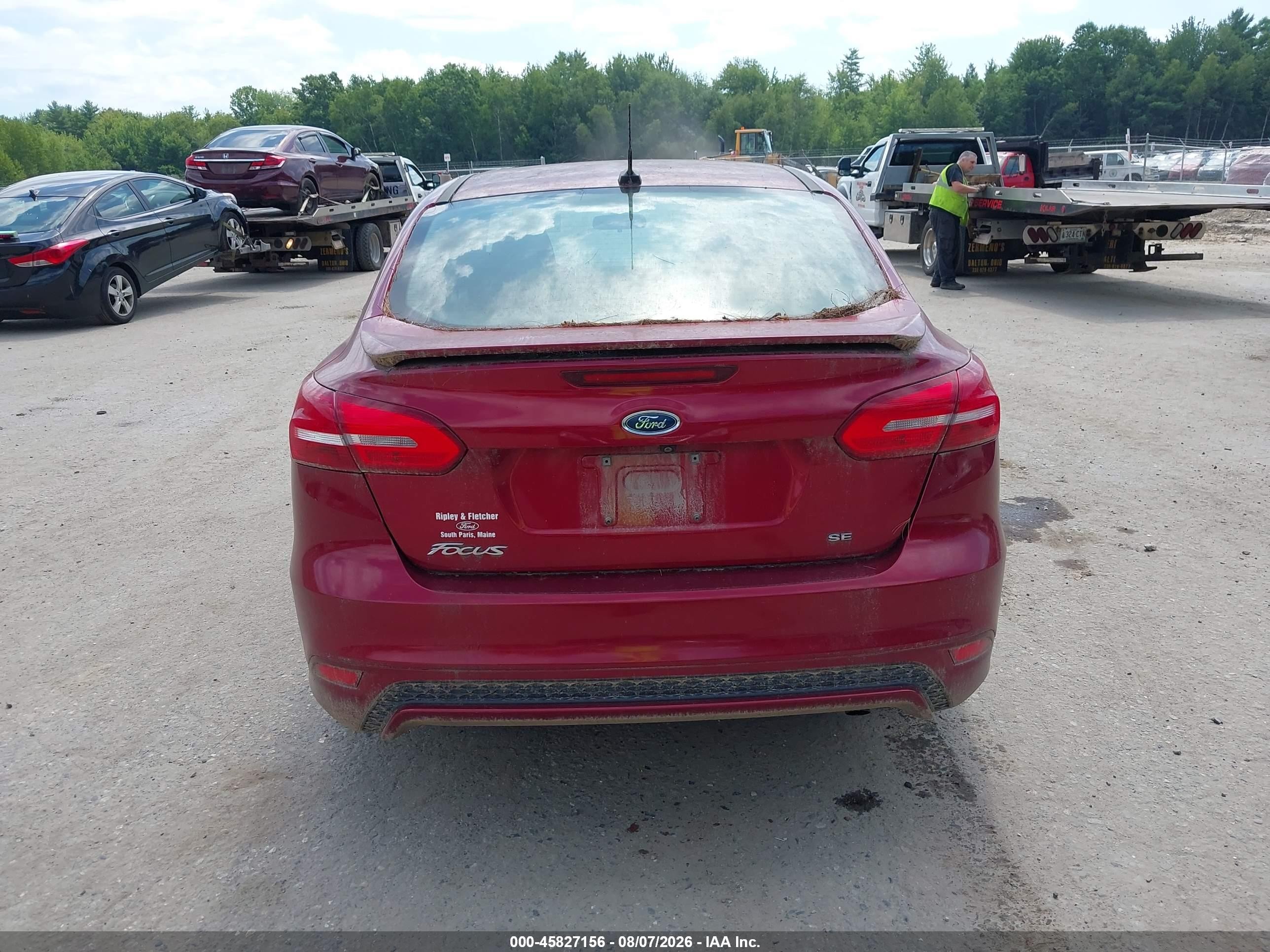 2015 Ford Focus Se Red vin: 1FADP3F28FL321143