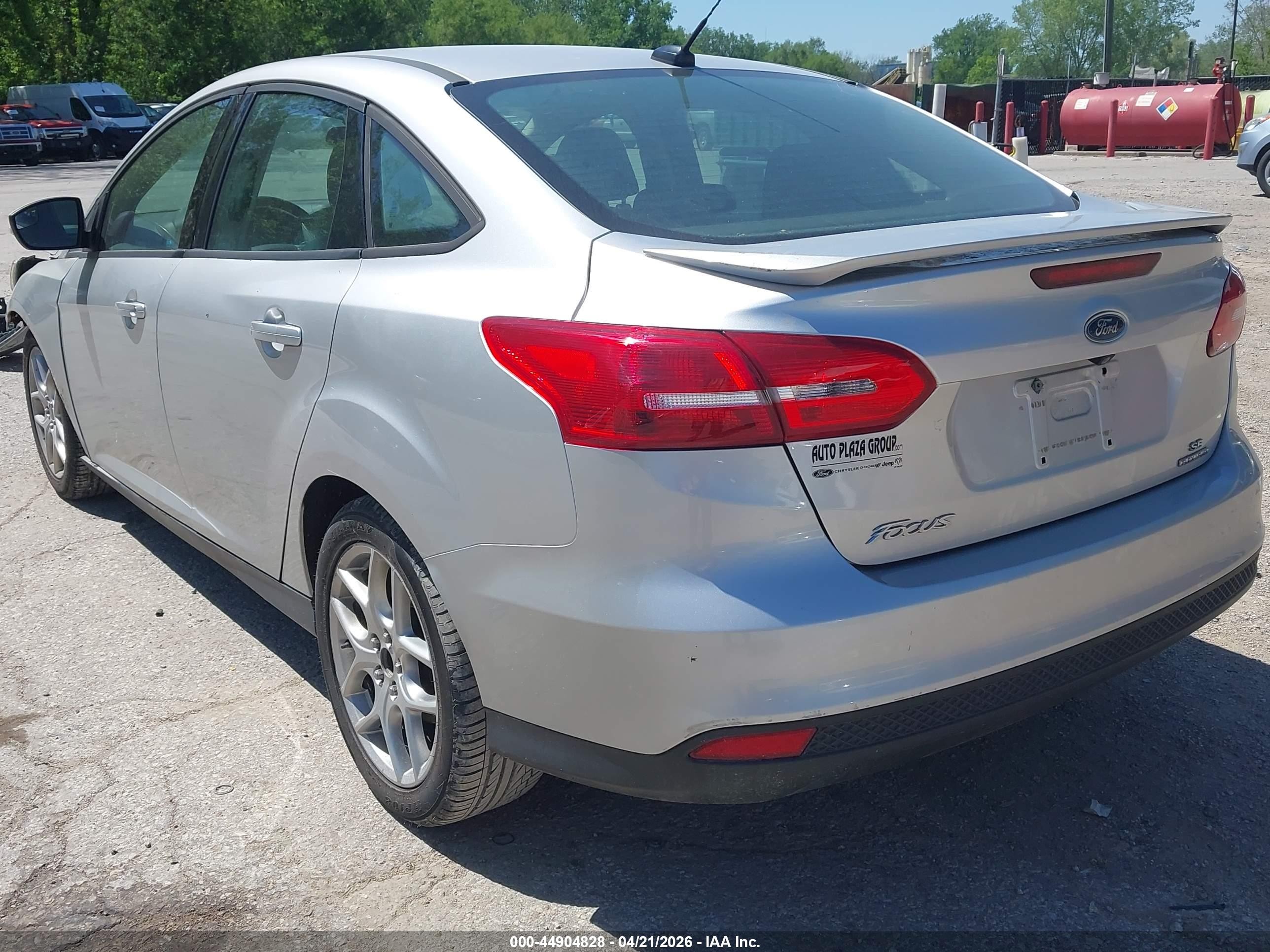 2015 Ford Focus Se Silver vin: 1FADP3F28FL334264
