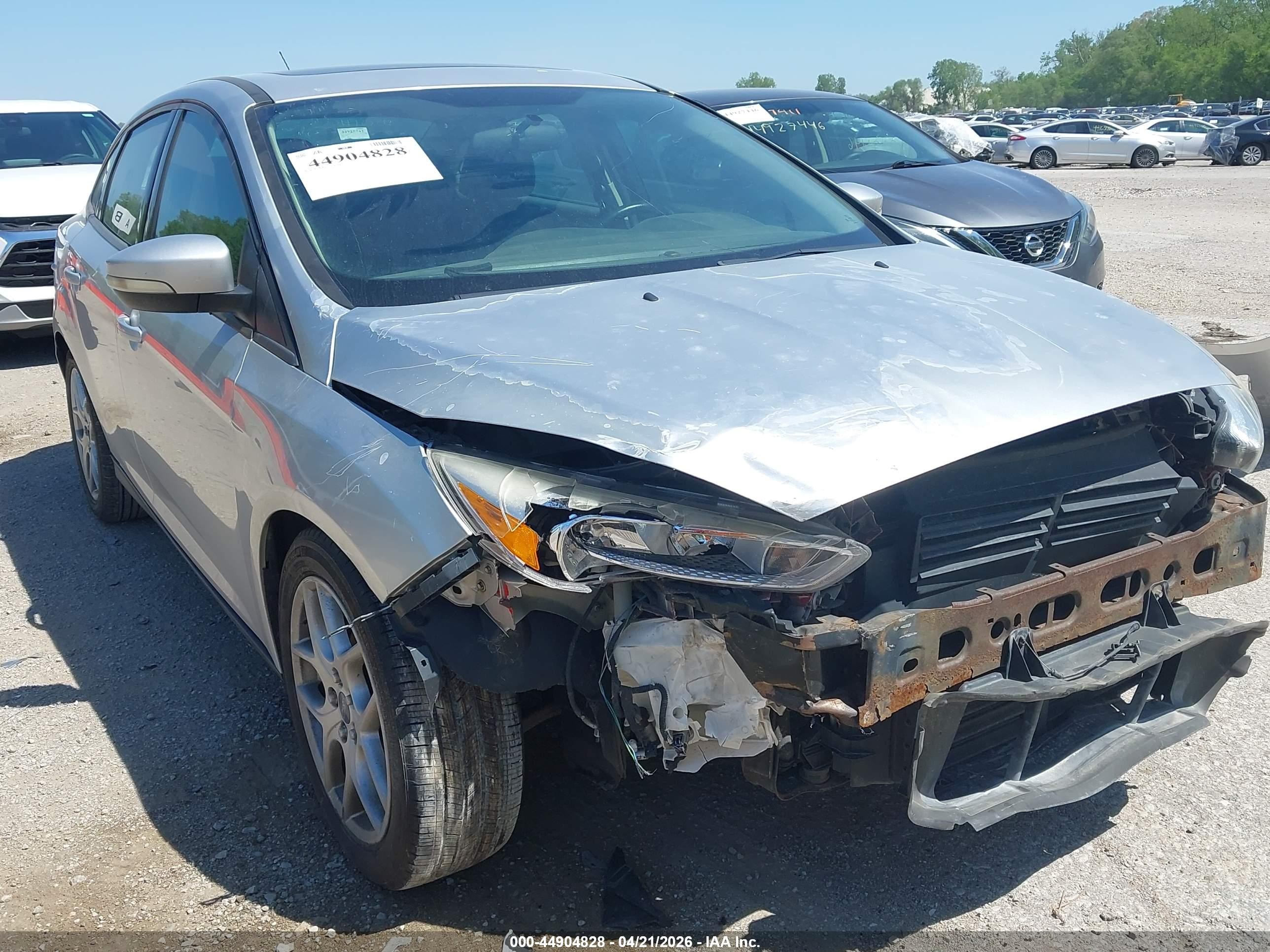 2015 Ford Focus Se Silver vin: 1FADP3F28FL334264