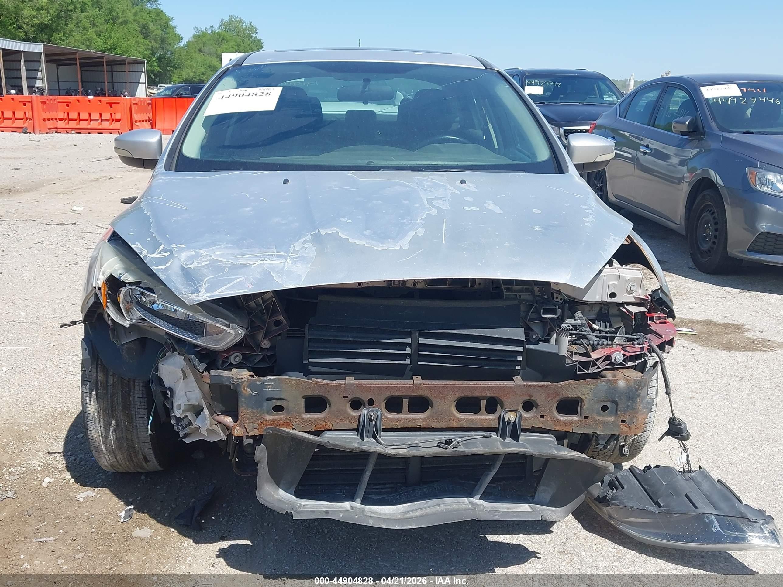 2015 Ford Focus Se Silver vin: 1FADP3F28FL334264