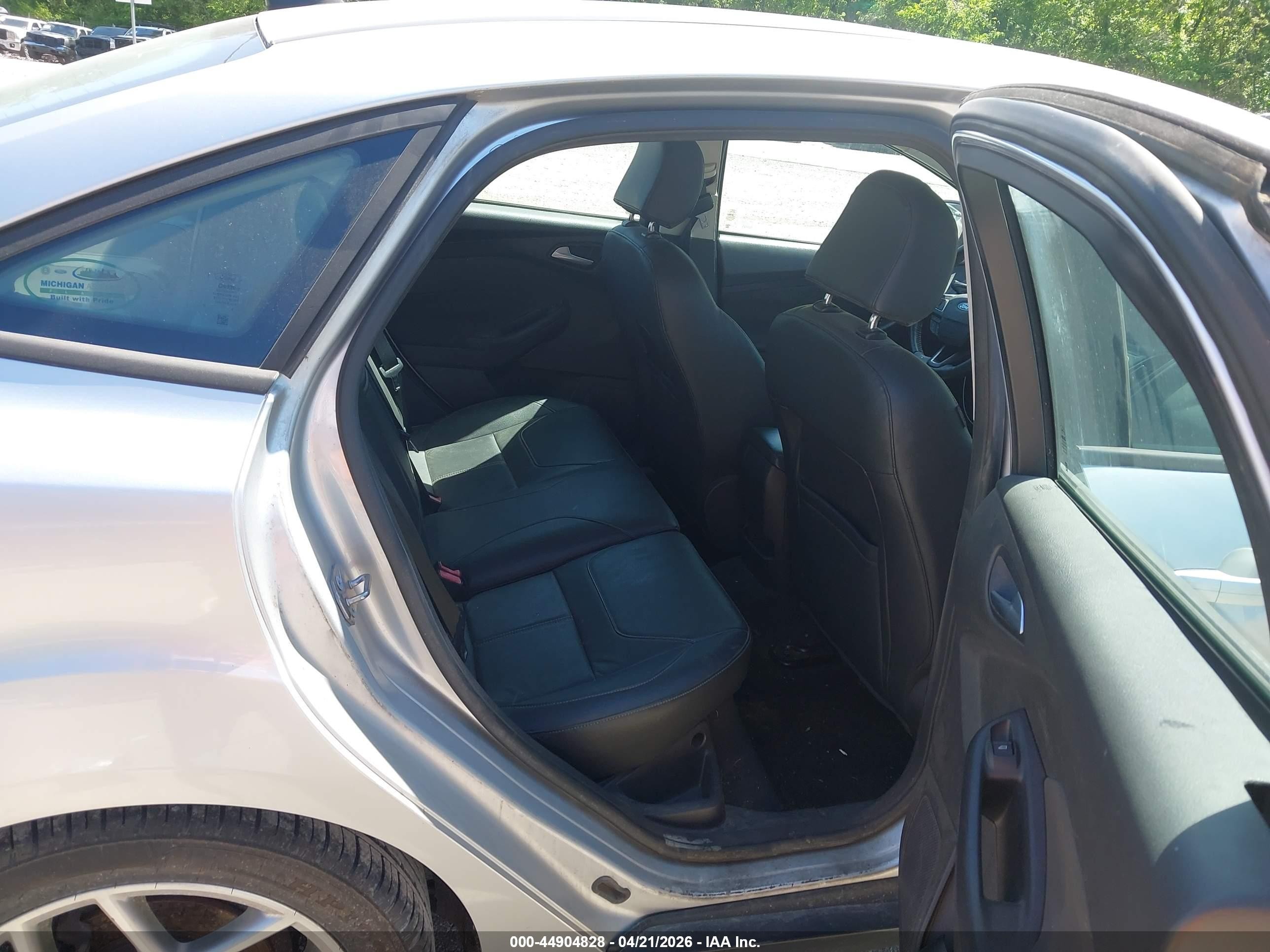 2015 Ford Focus Se Silver vin: 1FADP3F28FL334264