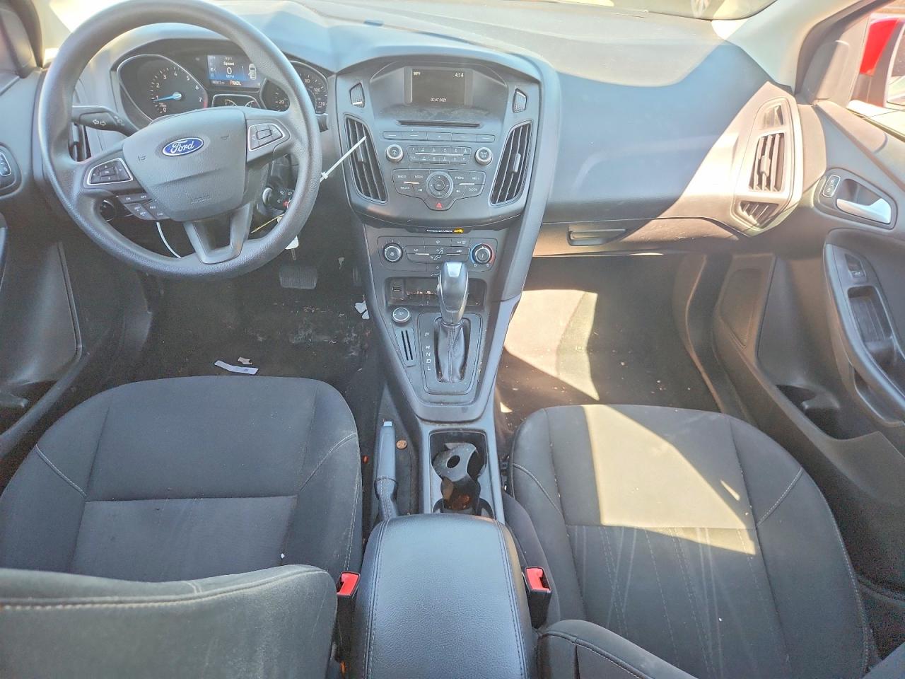 2015 Ford Focus Se Красный vin: 1FADP3F28FL342414