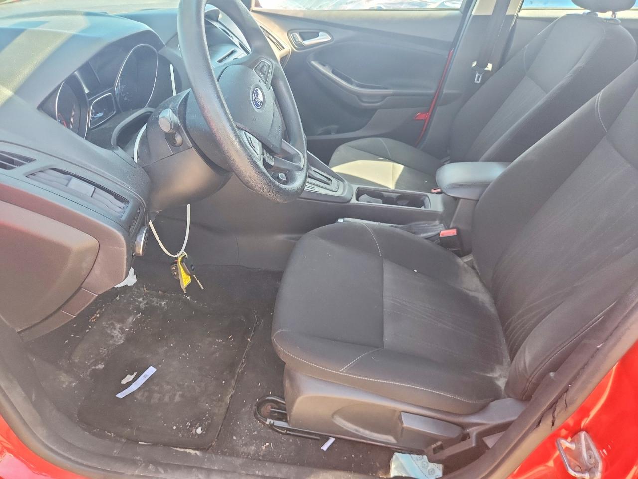 2015 Ford Focus Se Красный vin: 1FADP3F28FL342414