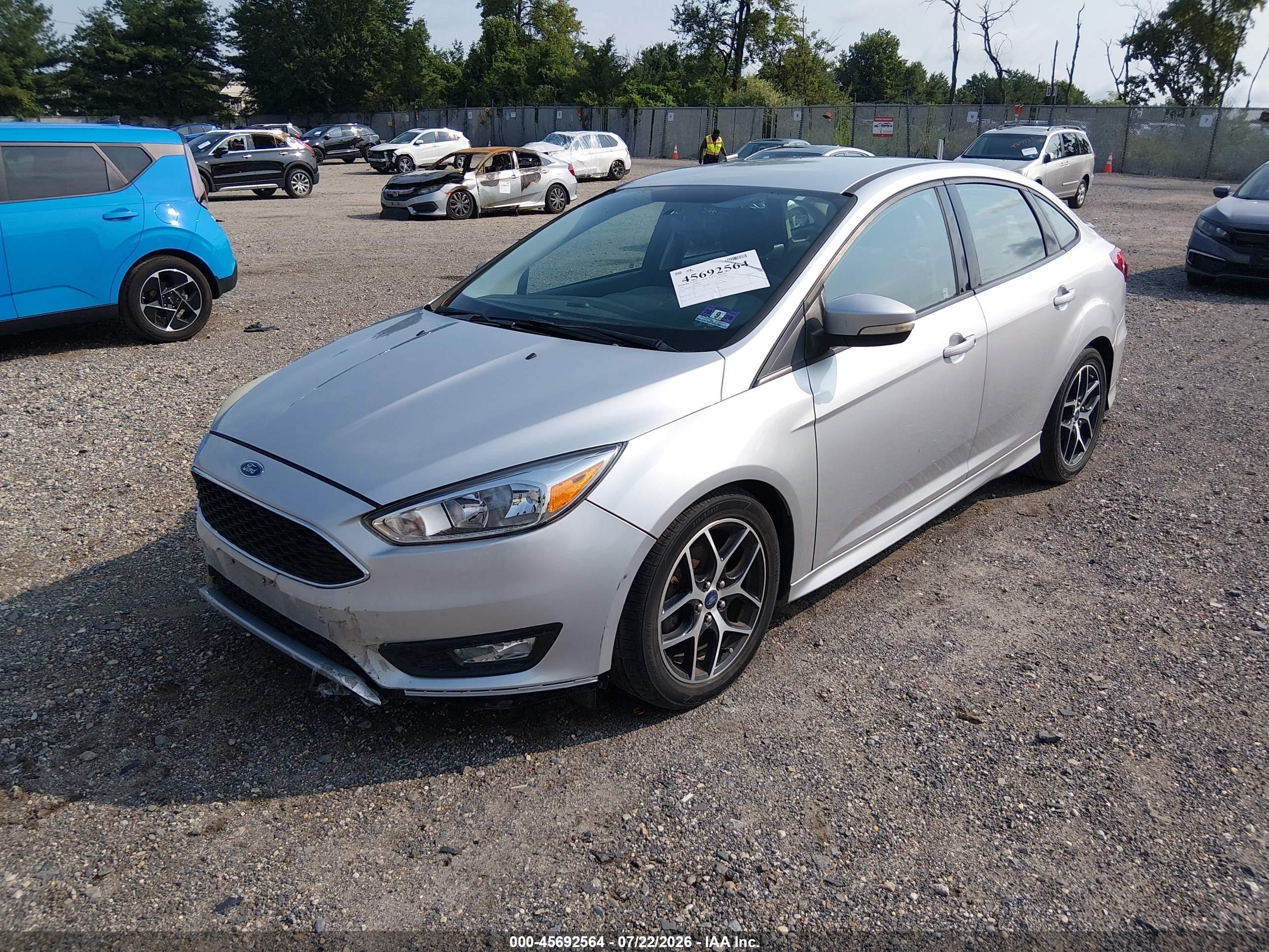 2015 Ford Focus Se Серебряный vin: 1FADP3F28FL344731