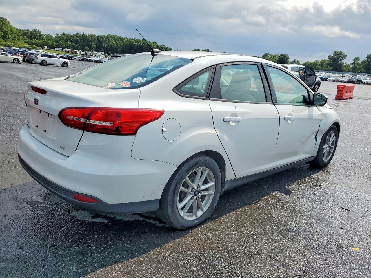 2015 Ford Focus Se Белый vin: 1FADP3F28FL353610