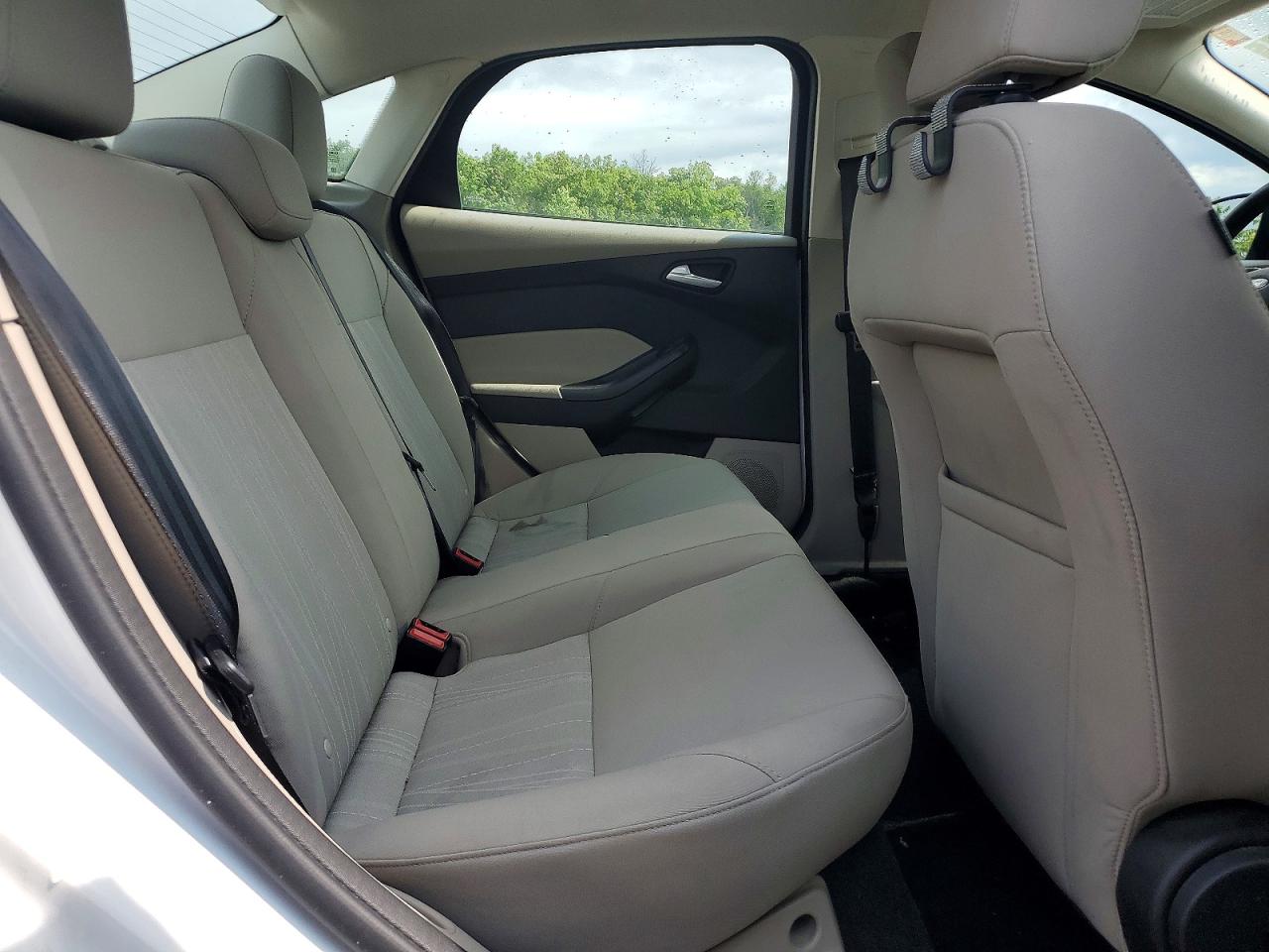 2015 Ford Focus Se Белый vin: 1FADP3F28FL353610