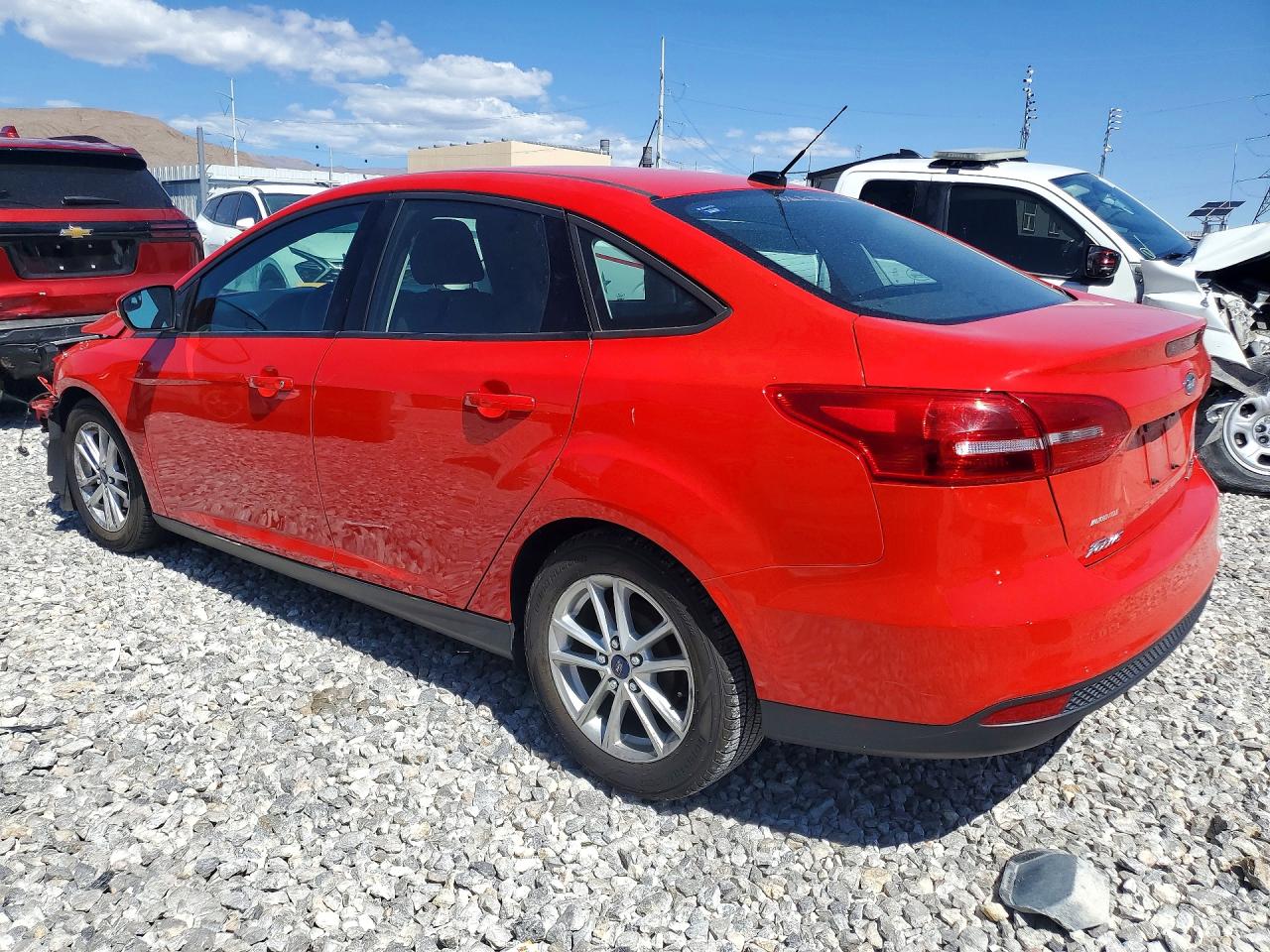 2015 Ford Focus Se Красный vin: 1FADP3F28FL355552