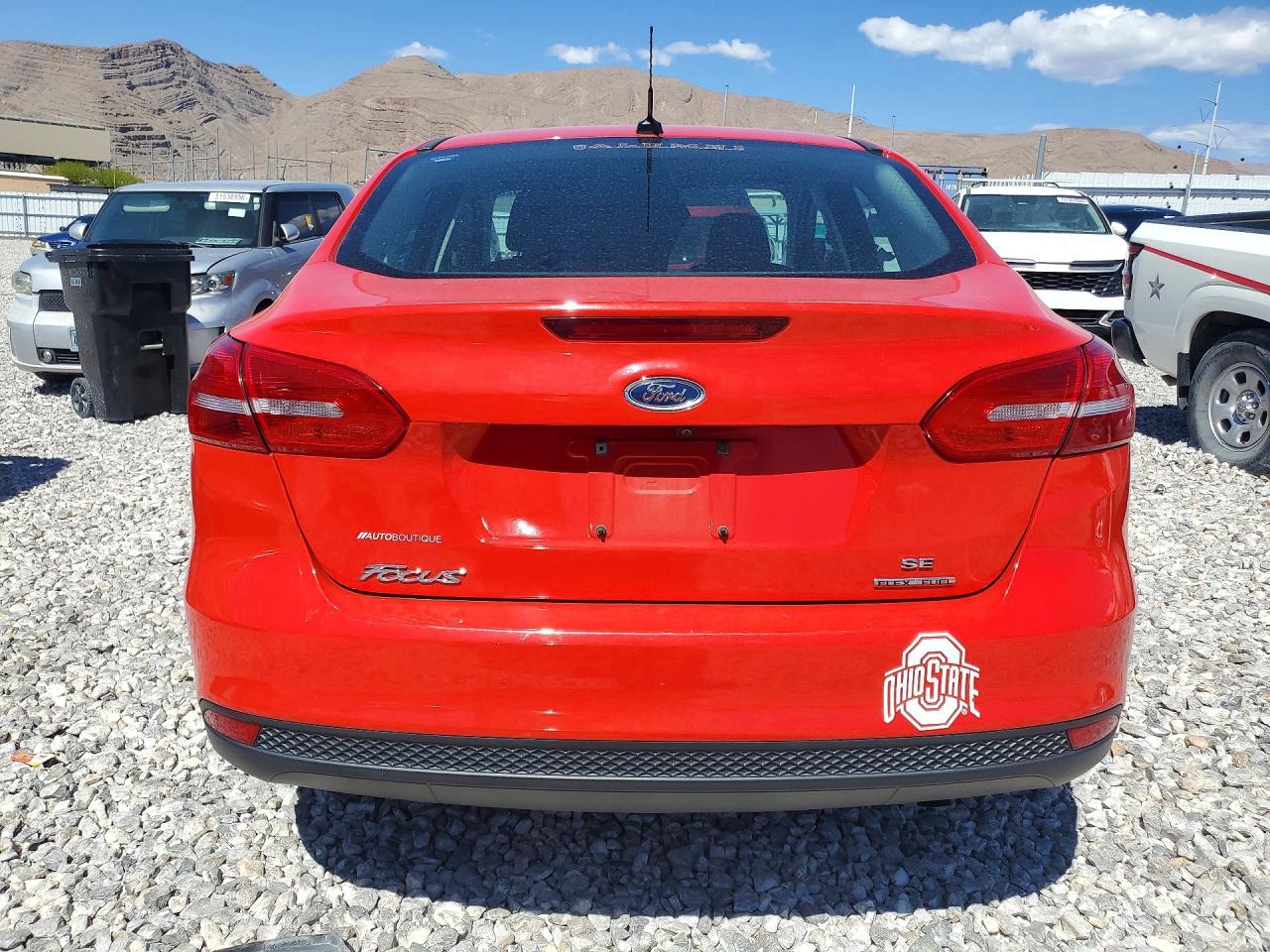 2015 Ford Focus Se Красный vin: 1FADP3F28FL355552