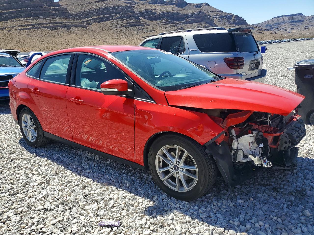 2015 Ford Focus Se Красный vin: 1FADP3F28FL355552