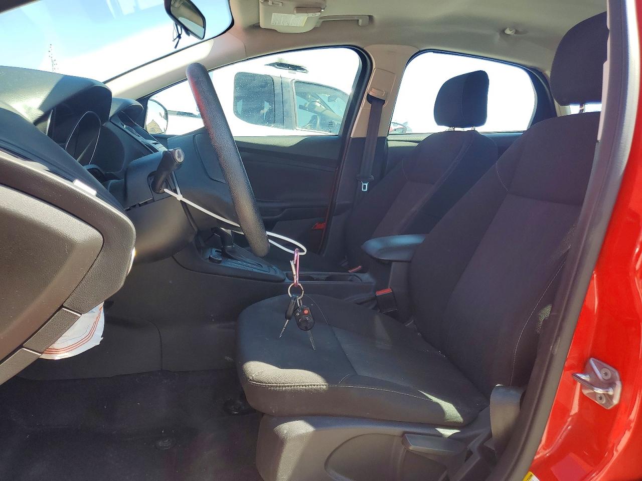 2015 Ford Focus Se Красный vin: 1FADP3F28FL355552