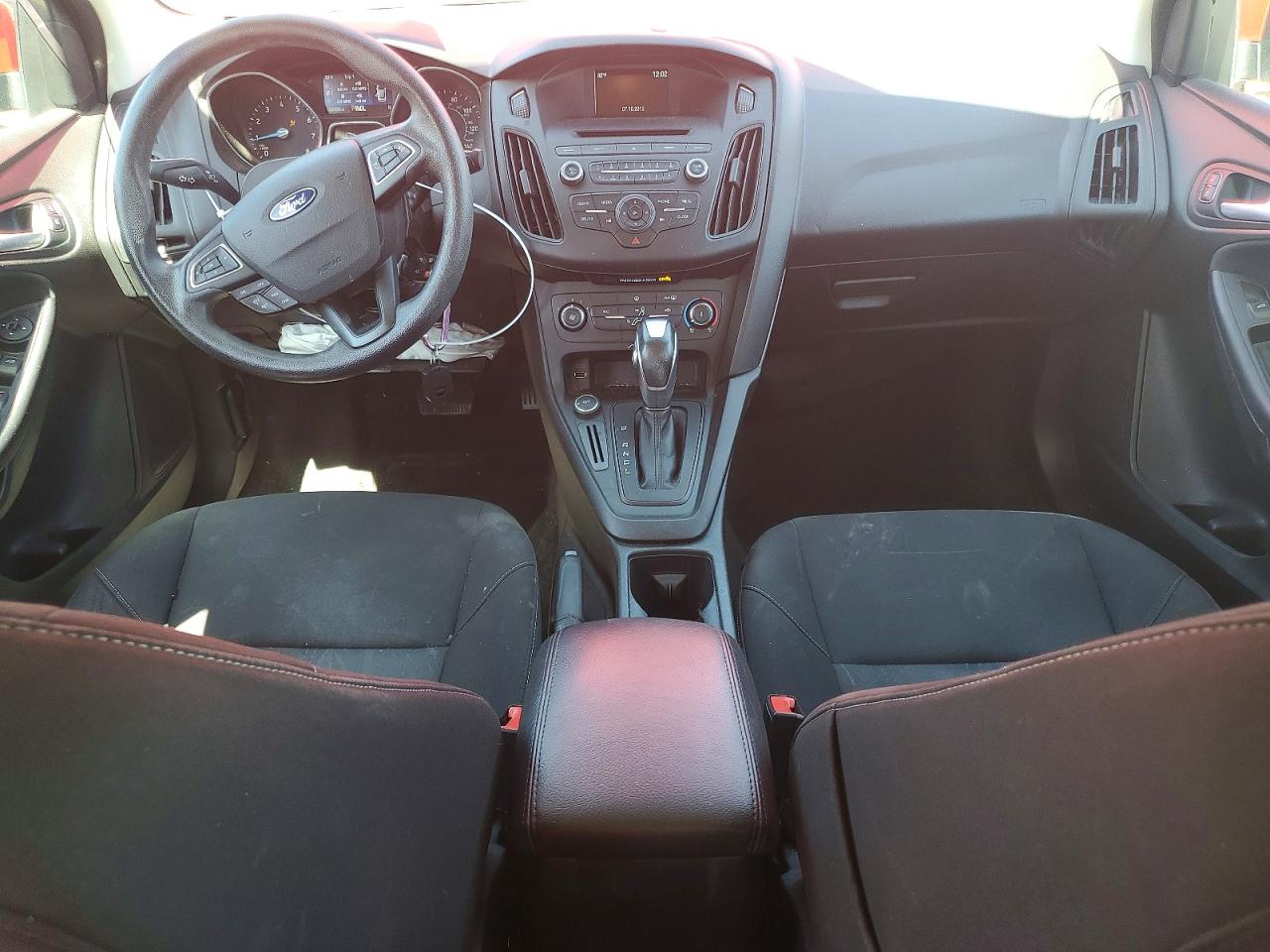 2015 Ford Focus Se Красный vin: 1FADP3F28FL355552