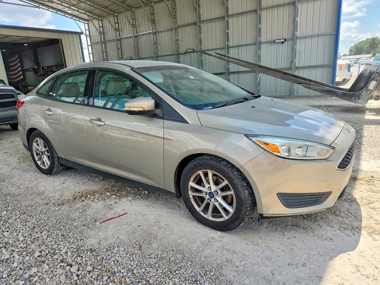 2015 Ford Focus Se Tan vin: 1FADP3F28FL357351