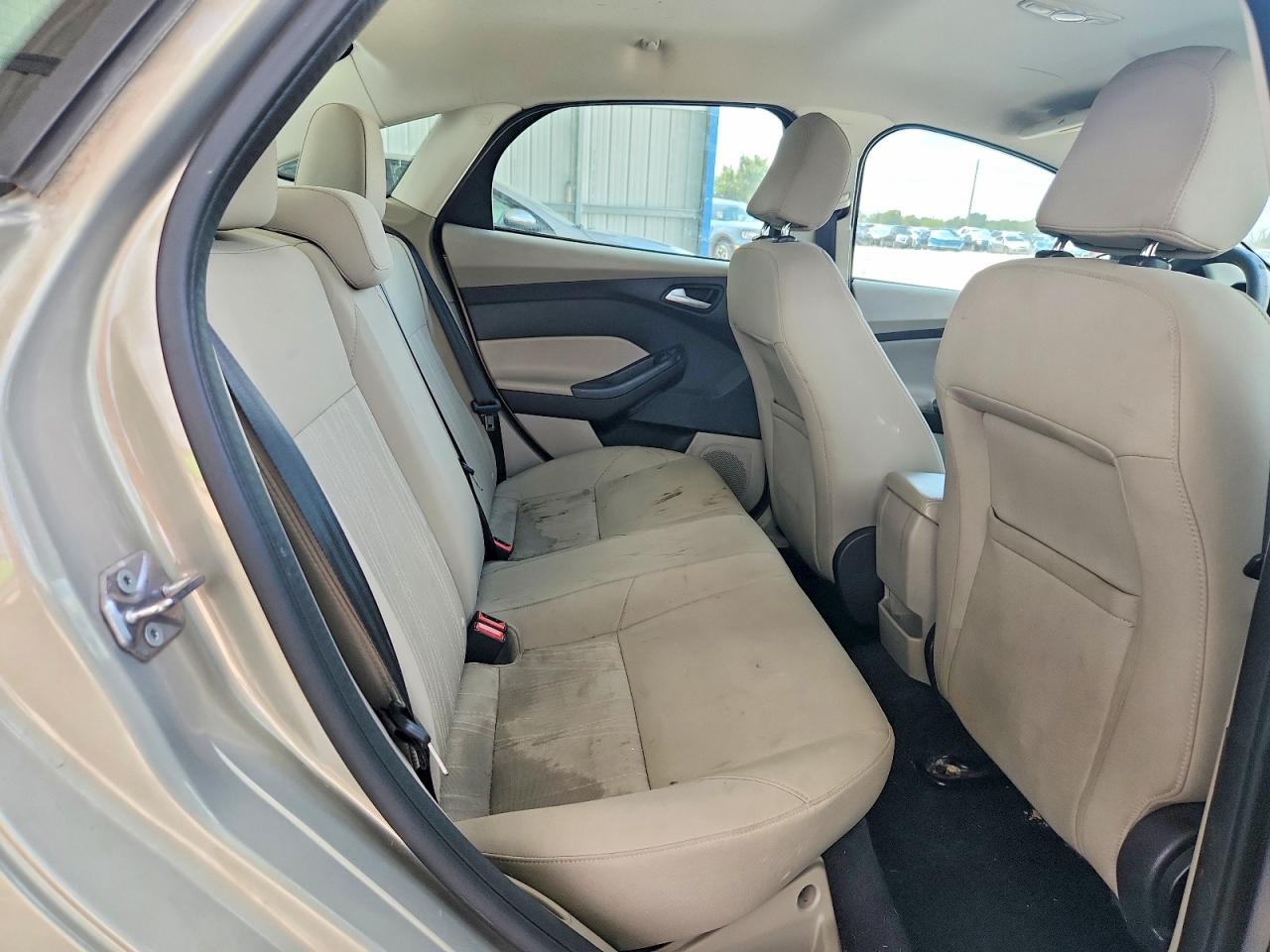 2015 Ford Focus Se Tan vin: 1FADP3F28FL357351
