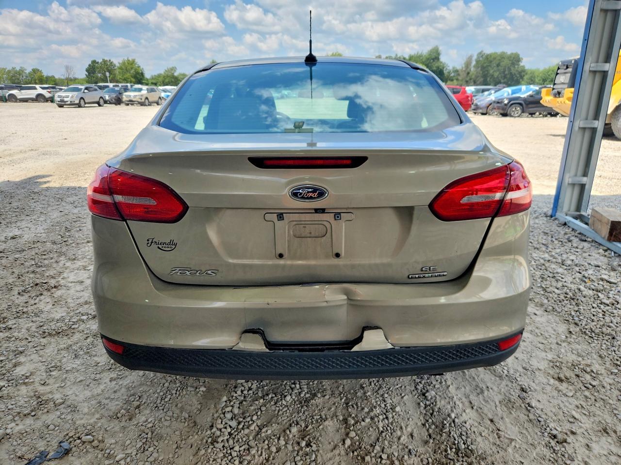 2015 Ford Focus Se Tan vin: 1FADP3F28FL357351