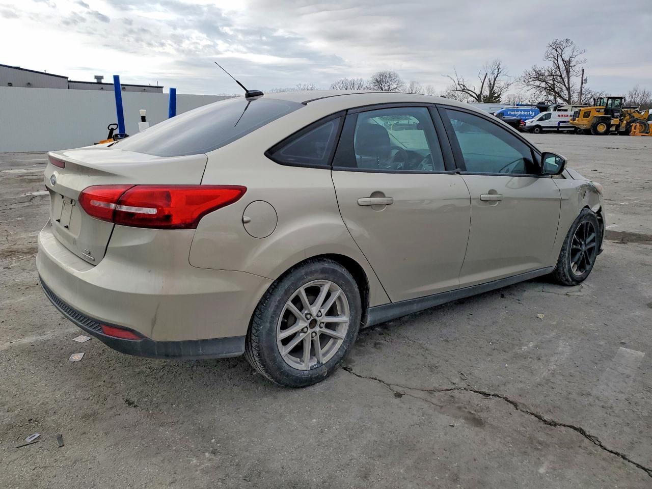 2015 Ford Focus Se Gold vin: 1FADP3F28FL368494