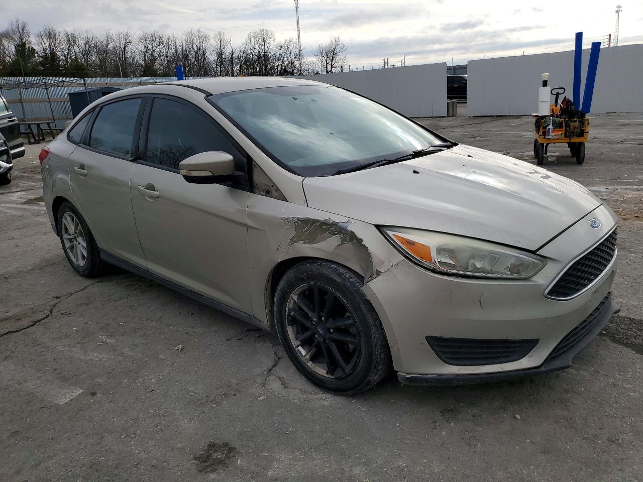 2015 Ford Focus Se Gold vin: 1FADP3F28FL368494