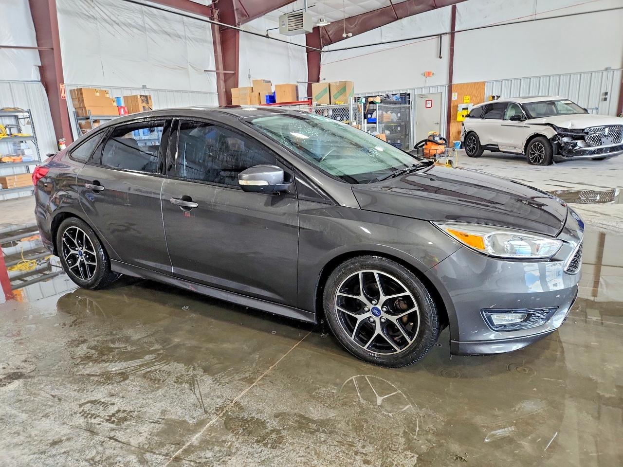 2015 Ford Focus Se Gray vin: 1FADP3F28FL373047
