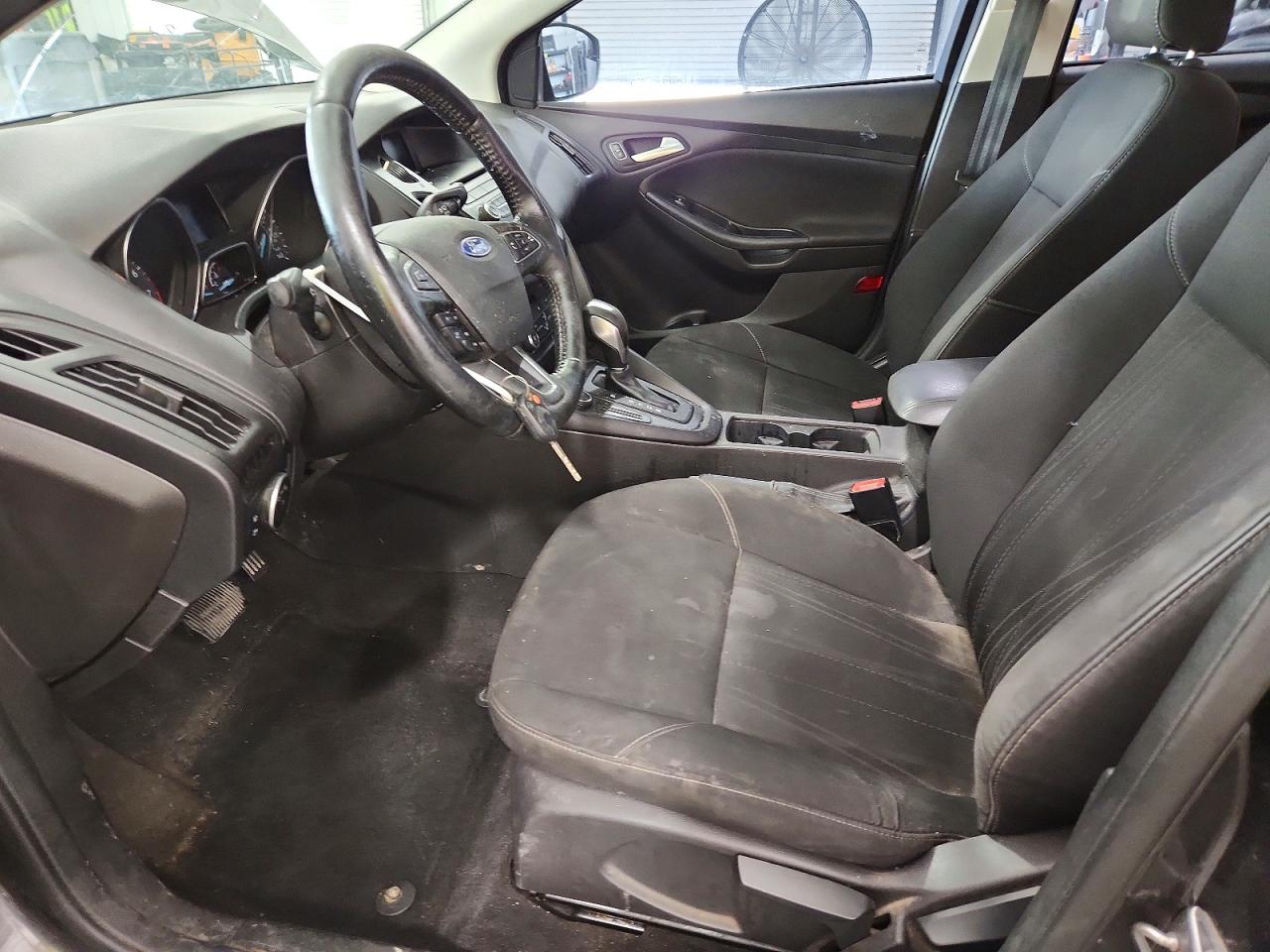 2015 Ford Focus Se Gray vin: 1FADP3F28FL373047