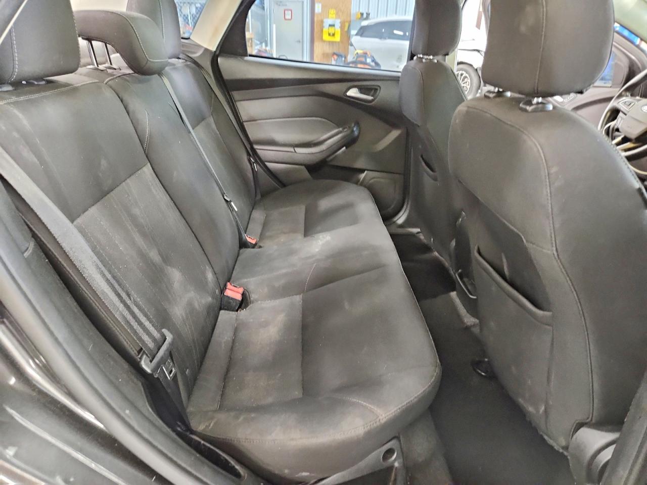 2015 Ford Focus Se Gray vin: 1FADP3F28FL373047