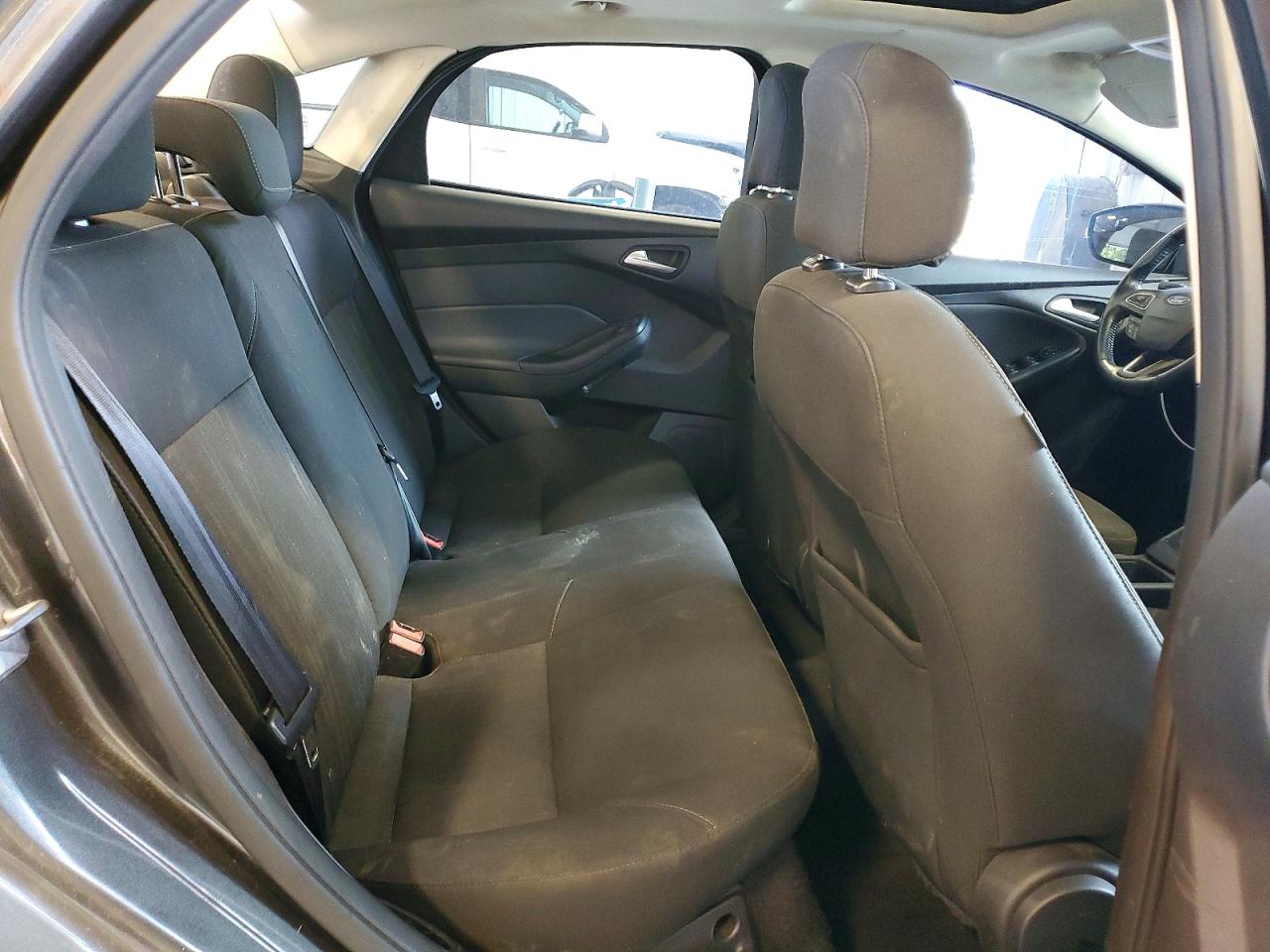 2015 Ford Focus Se Gray vin: 1FADP3F28FL373047
