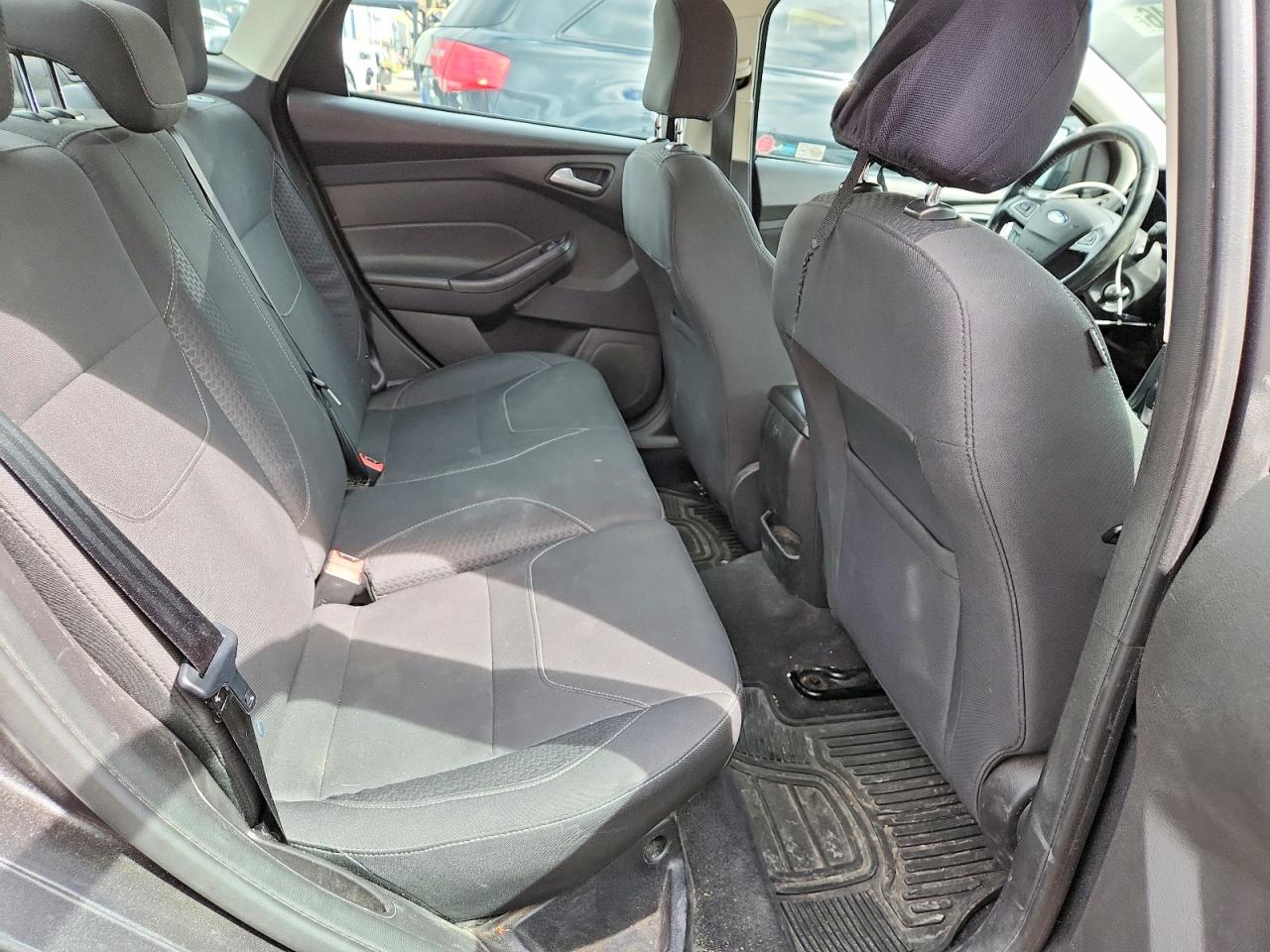 2015 Ford Focus Se Серый vin: 1FADP3F28FL377311