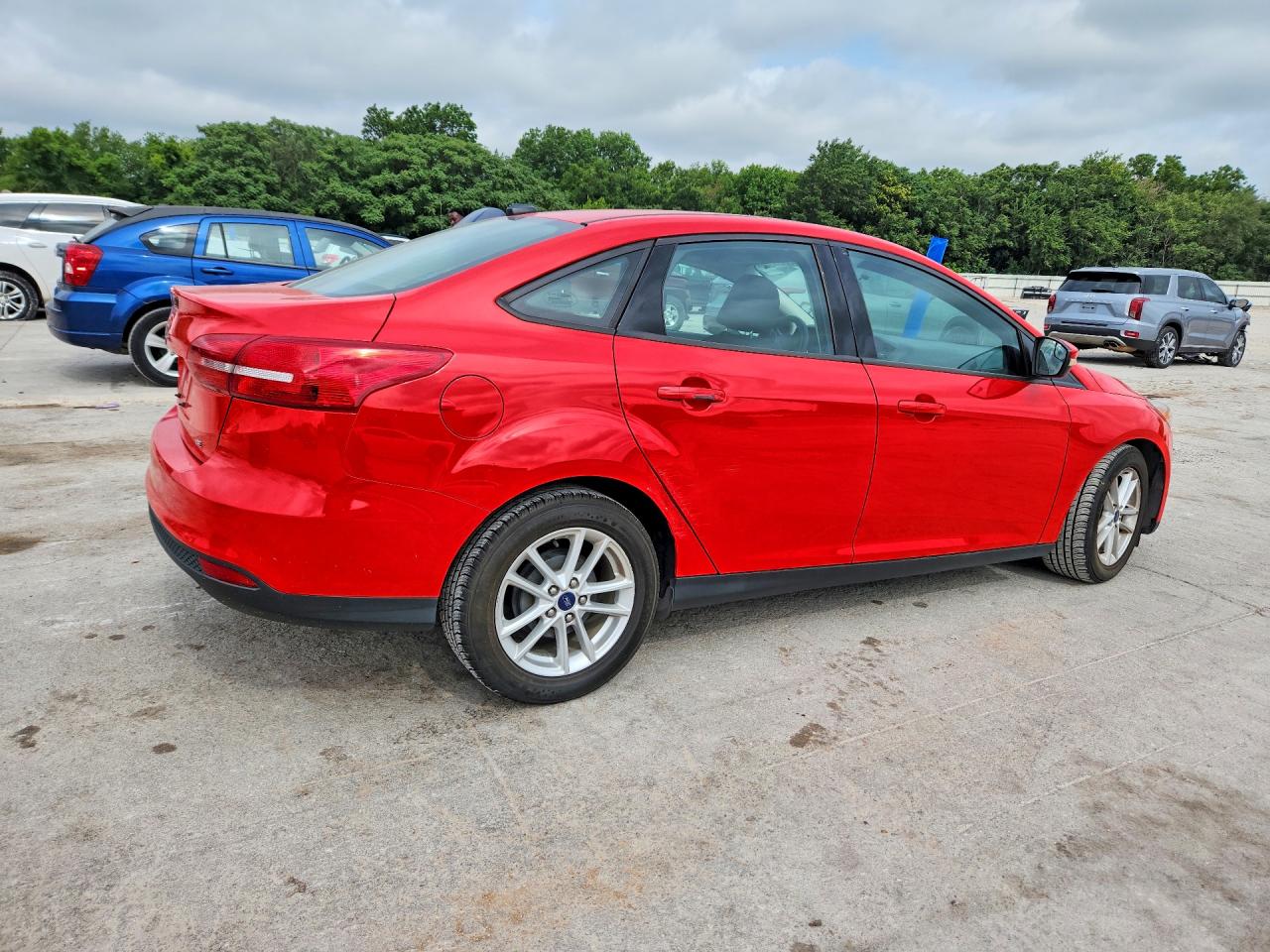 2017 Ford Focus Se Red vin: 1FADP3F28HL207999