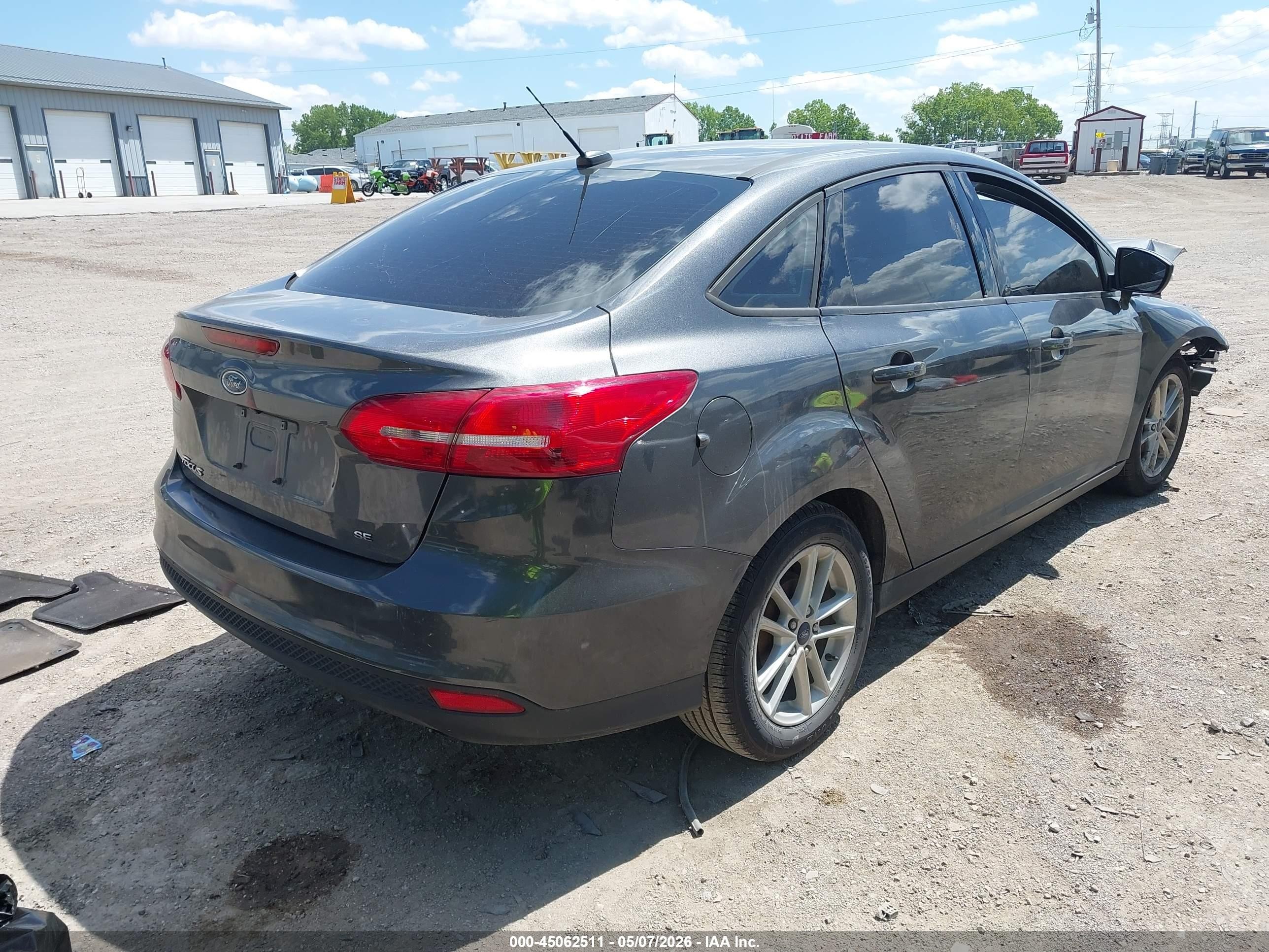 2017 Ford Focus Se Gray vin: 1FADP3F28HL298918