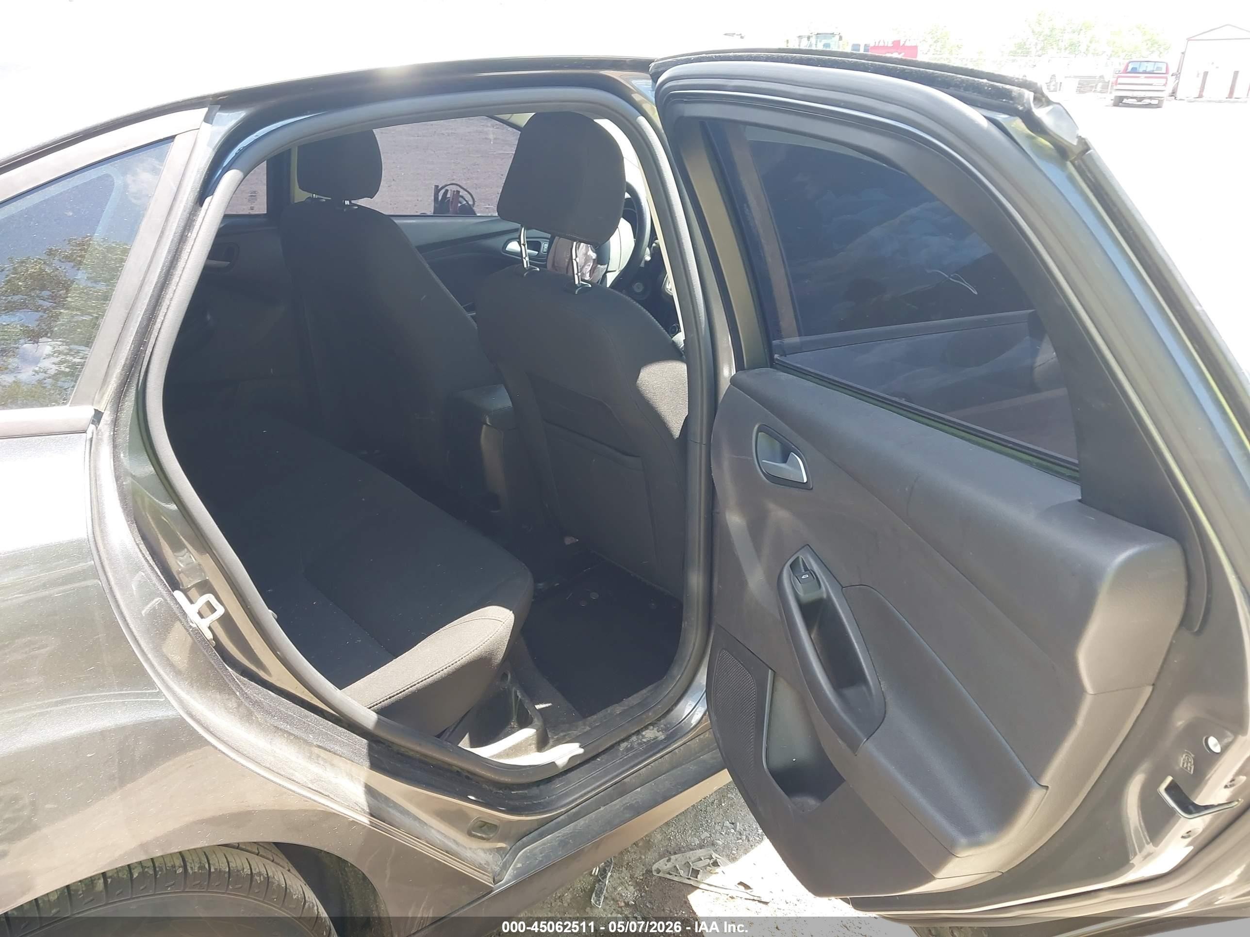 2017 Ford Focus Se Gray vin: 1FADP3F28HL298918