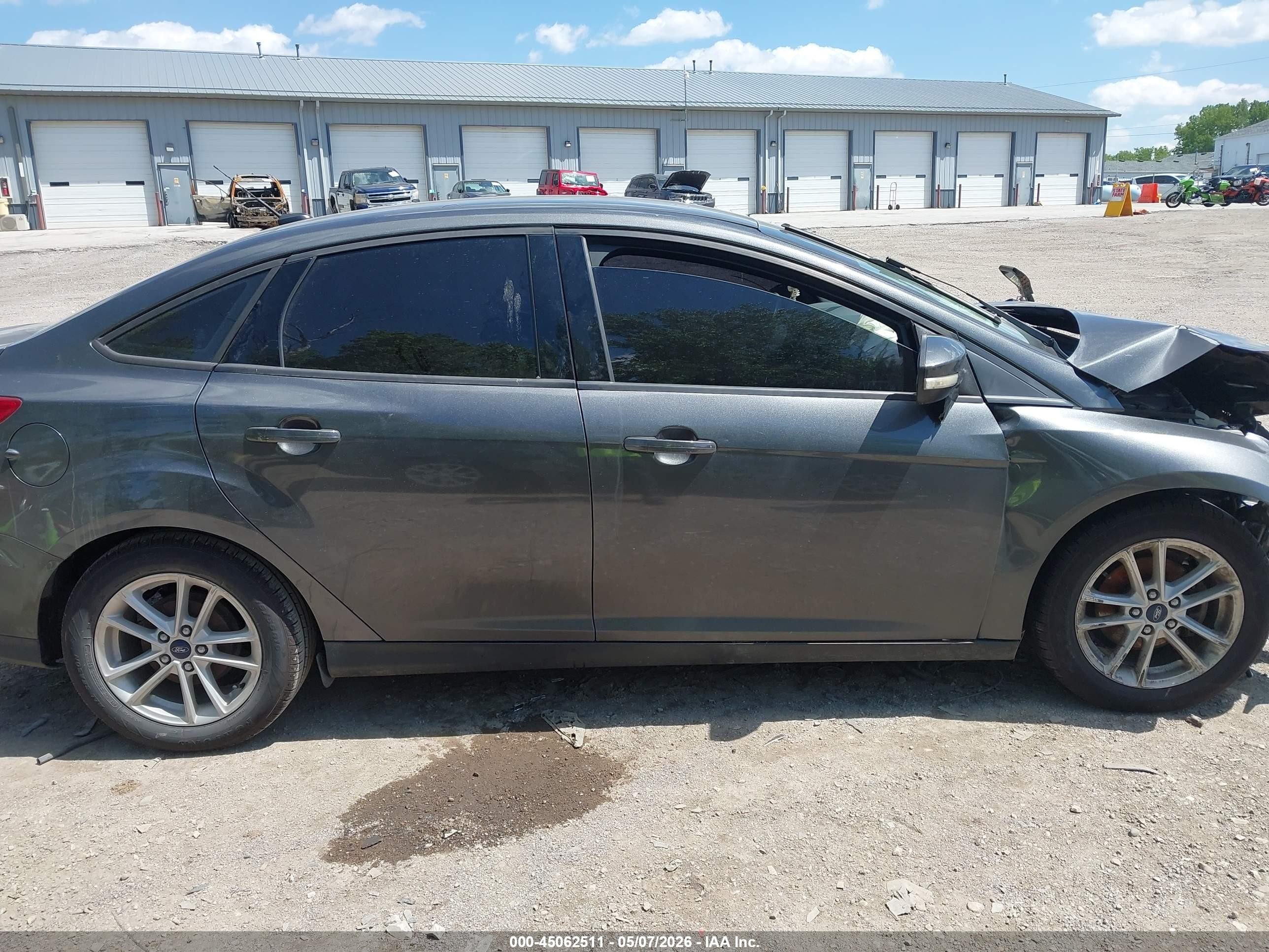 2017 Ford Focus Se Gray vin: 1FADP3F28HL298918