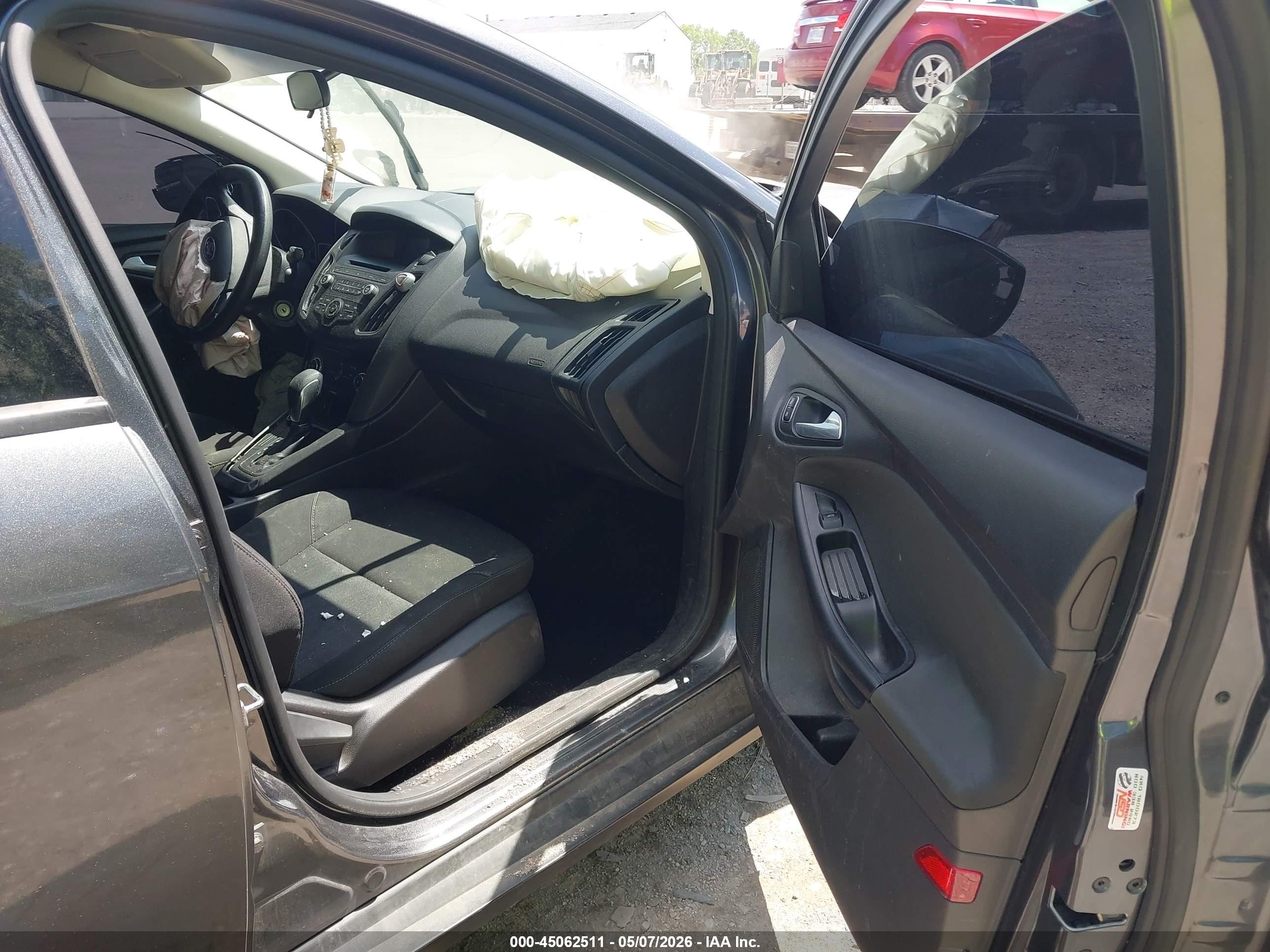 2017 Ford Focus Se Gray vin: 1FADP3F28HL298918