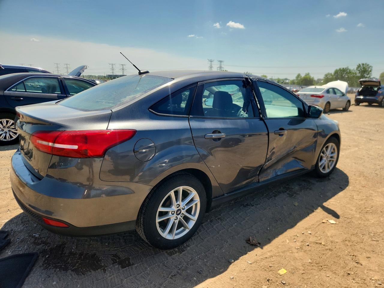 2017 Ford Focus Se Gray vin: 1FADP3F28HL315992